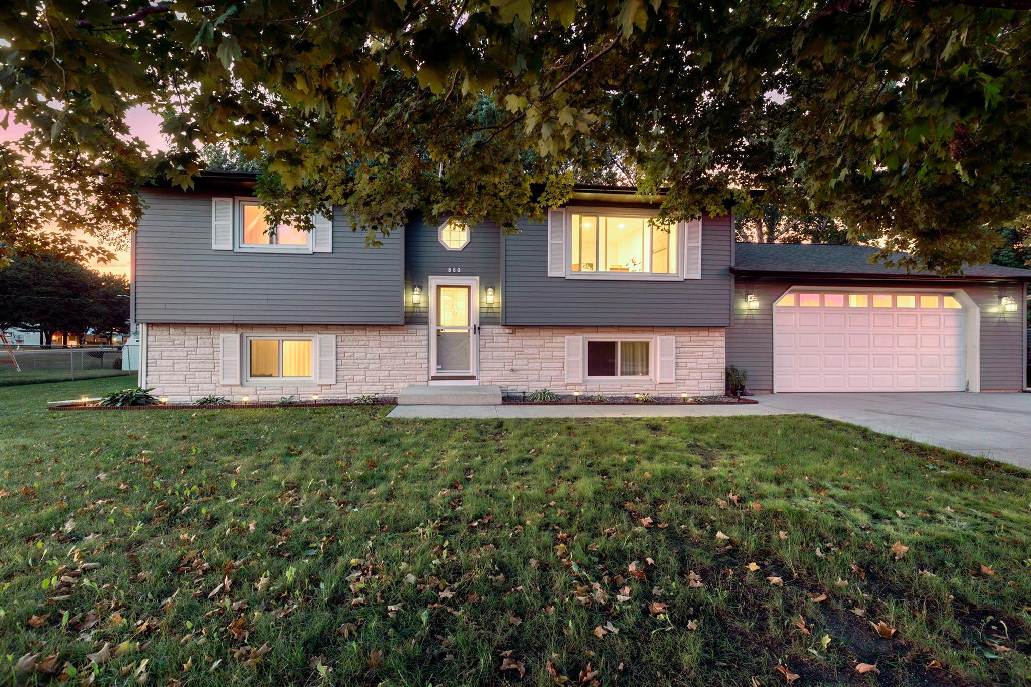 880 5th Street N Property Photo 1