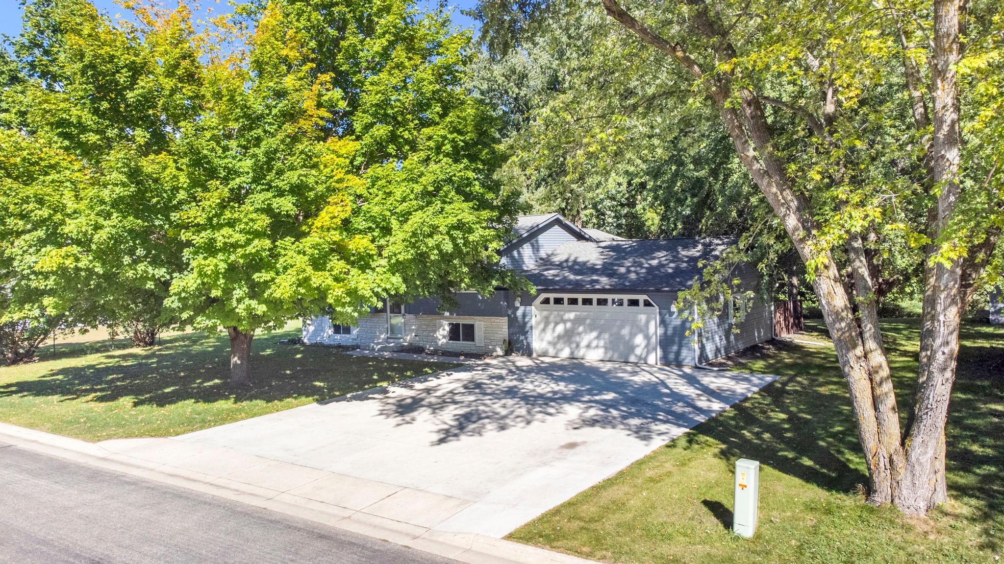 880 5th Street N Property Photo 2