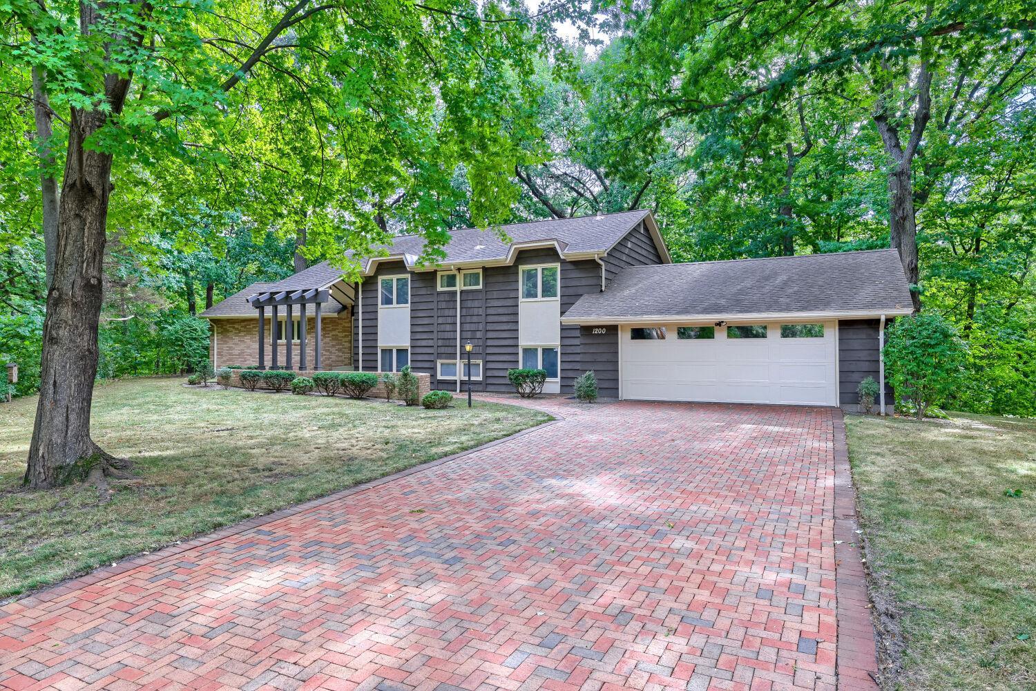 1200 Falls View Court Property Photo 1