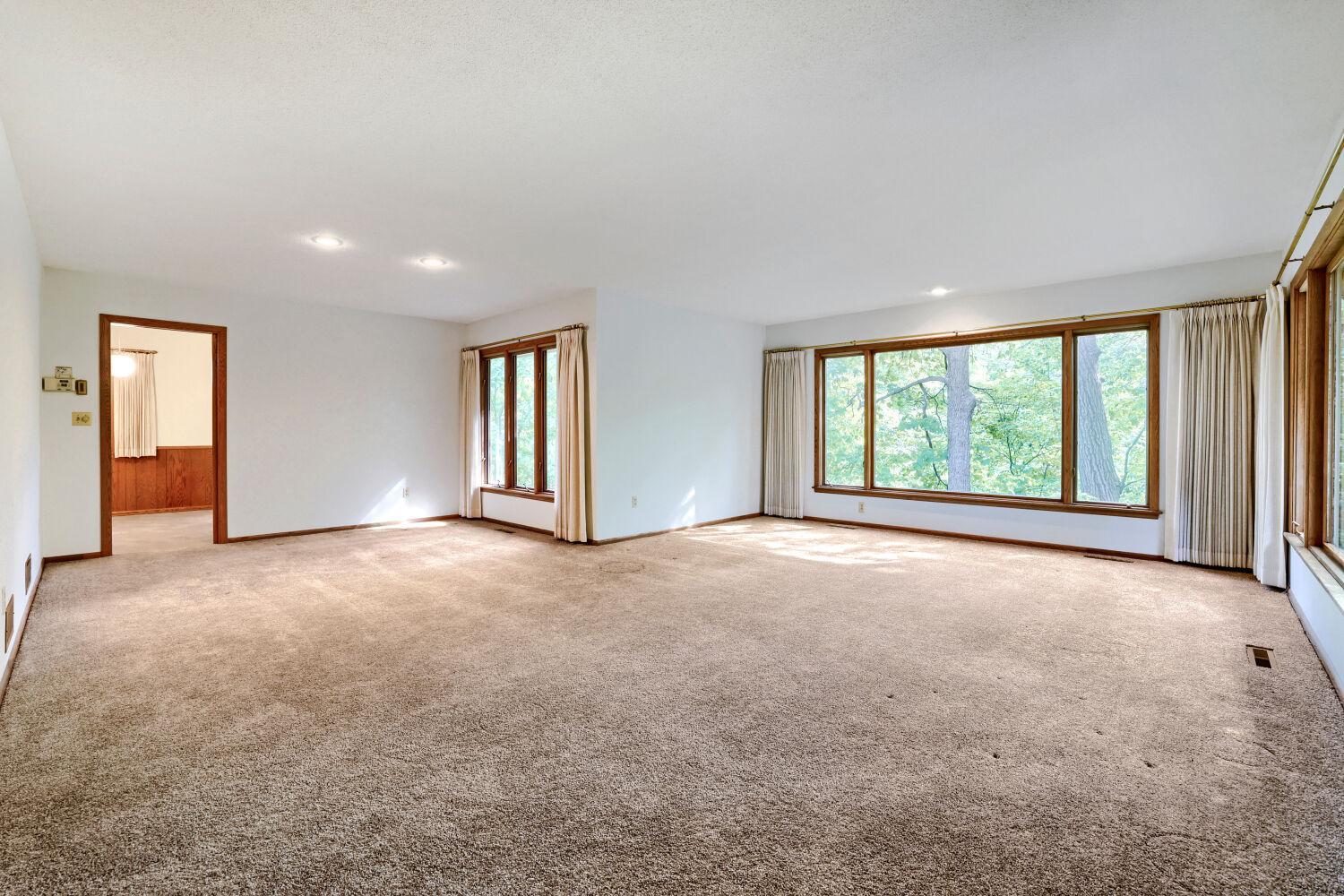 1200 Falls View Court Property Photo 3