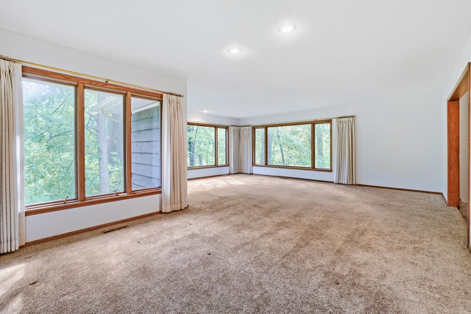 1200 Falls View Court Property Photo 4