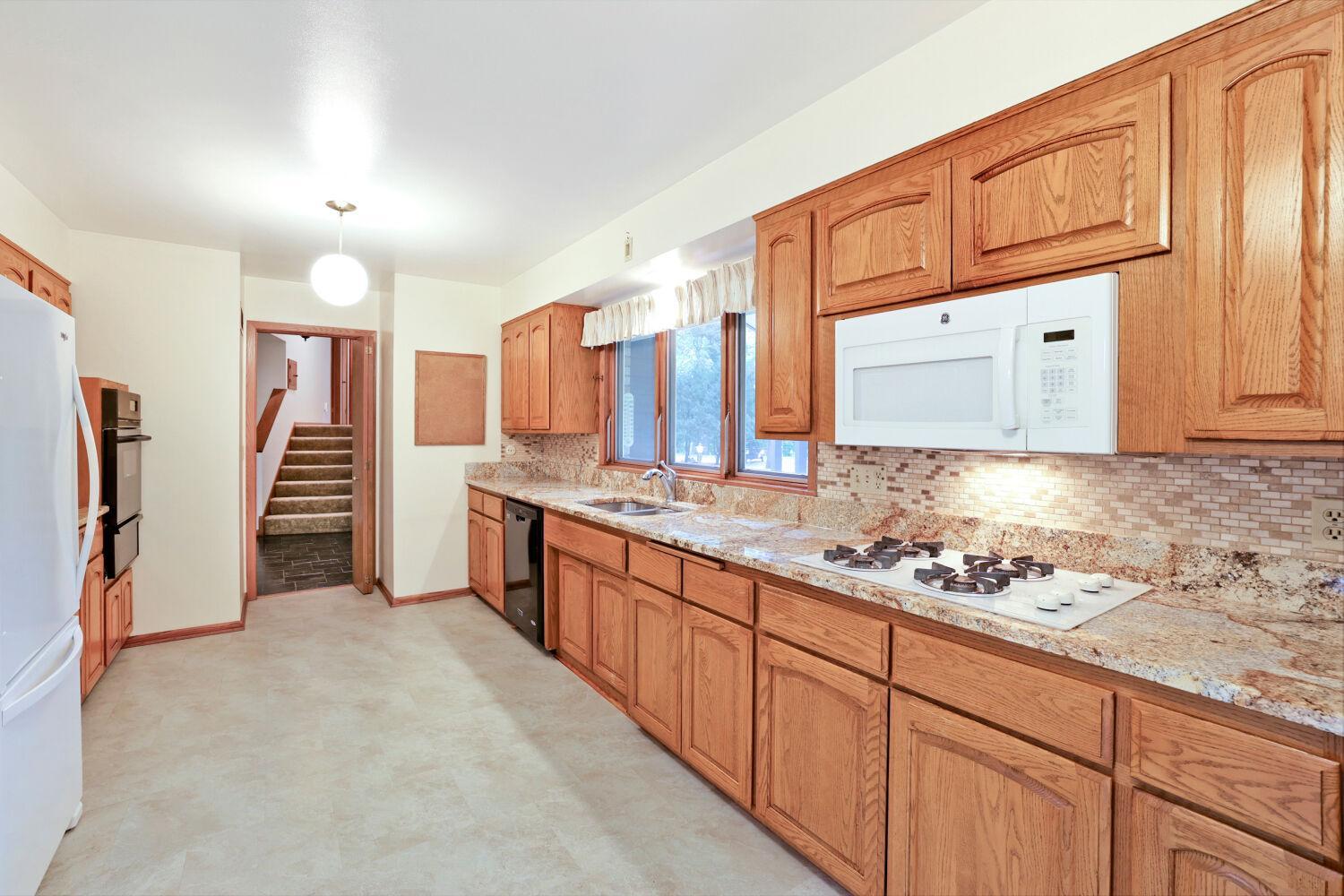 1200 Falls View Court Property Photo 5