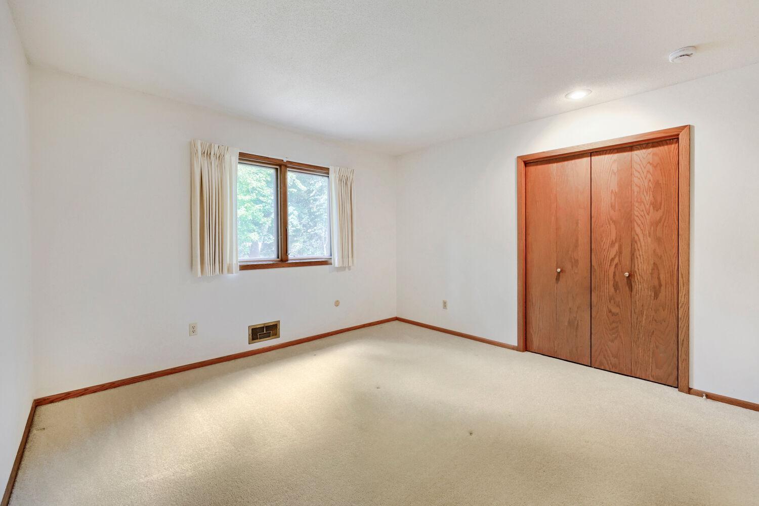 1200 Falls View Court Property Photo 12