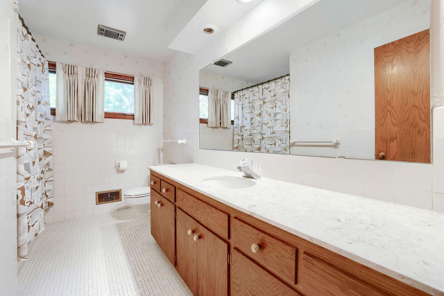 1200 Falls View Court Property Photo 14
