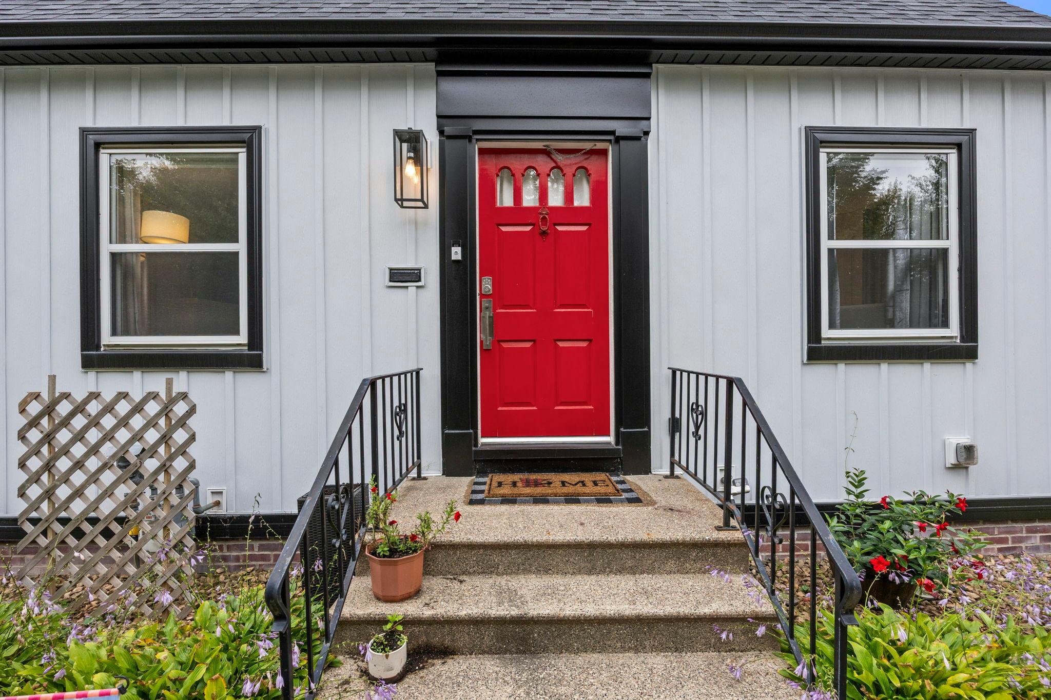 966 Eleanor Avenue Property Photo 3