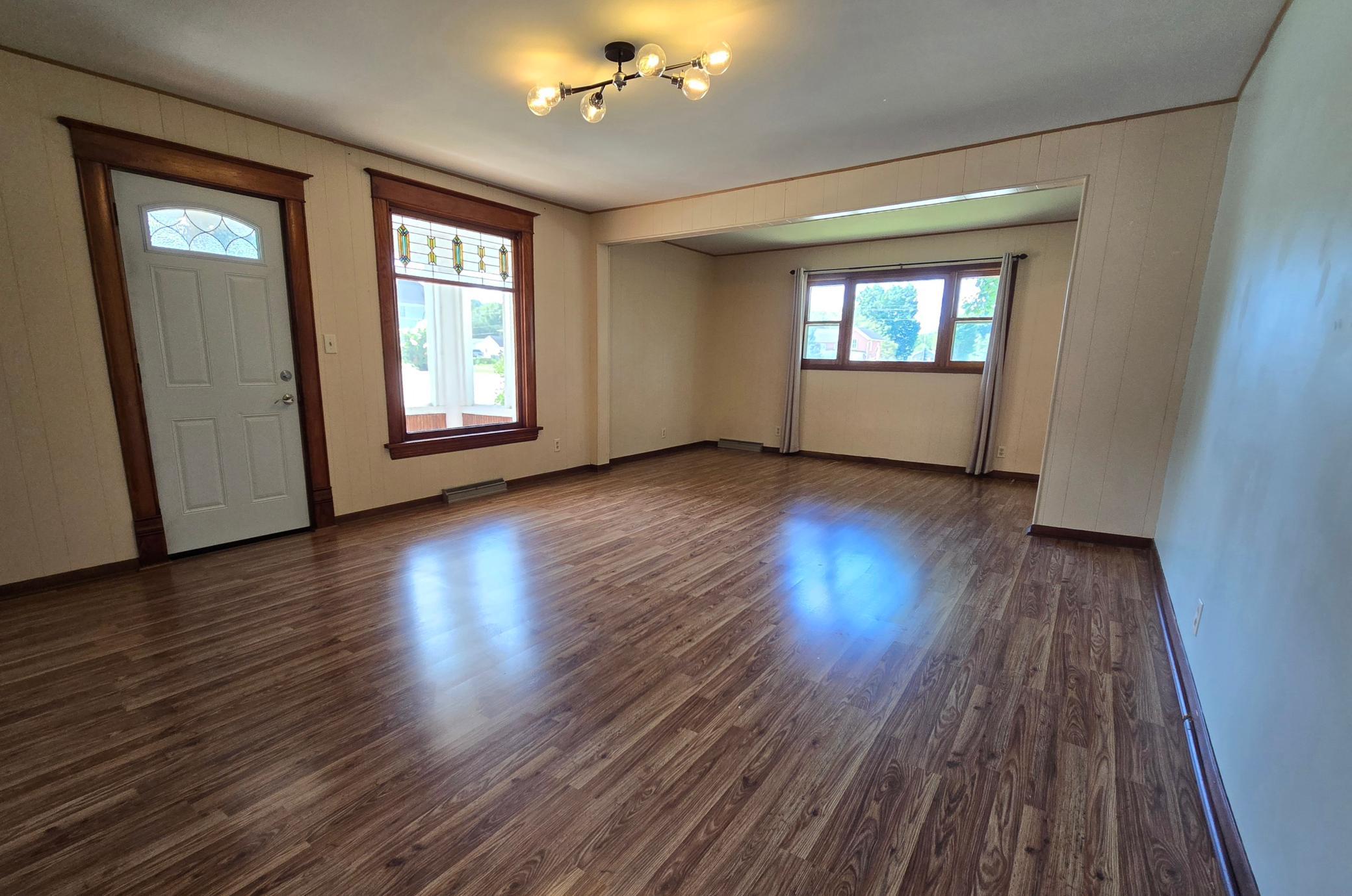 300 Kirkwood Street E Property Photo 7