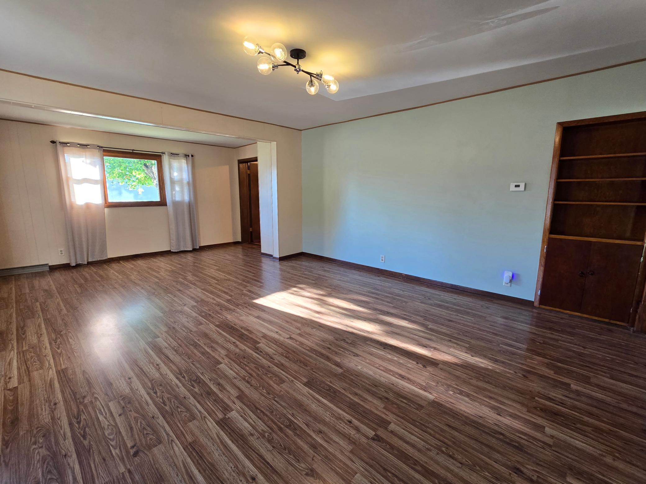 300 Kirkwood Street E Property Photo 9