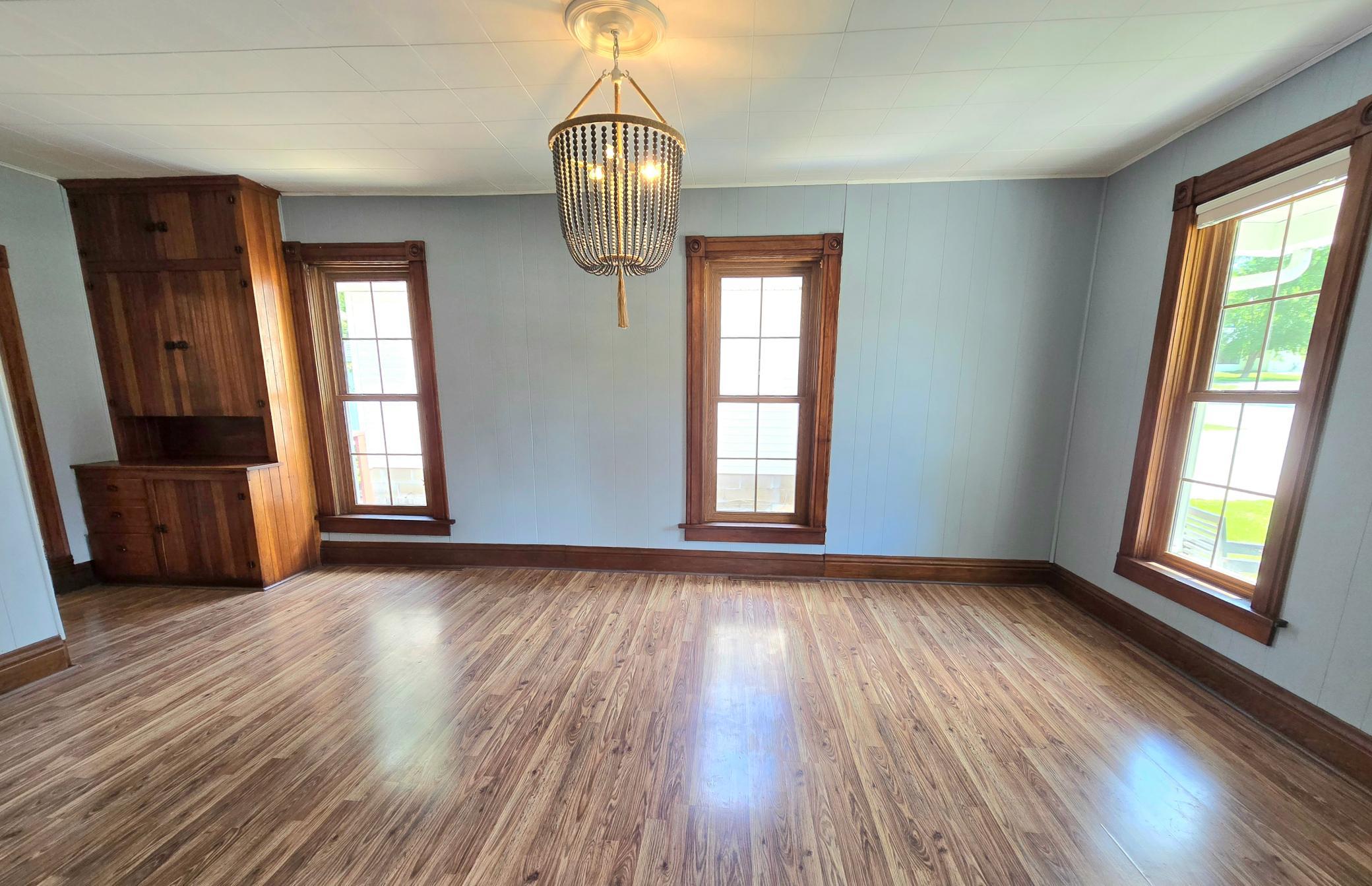 300 Kirkwood Street E Property Photo 12