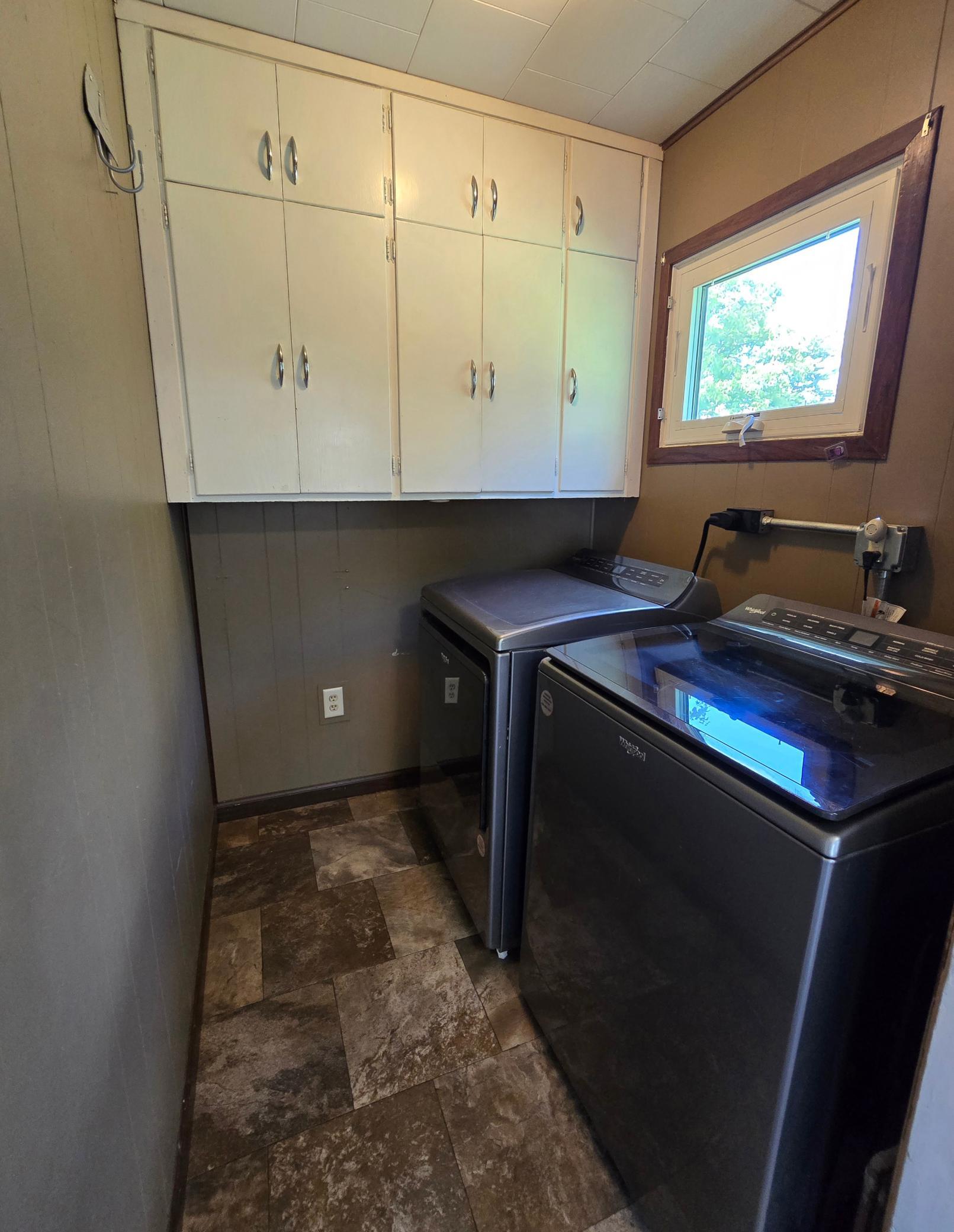 300 Kirkwood Street E Property Photo 21