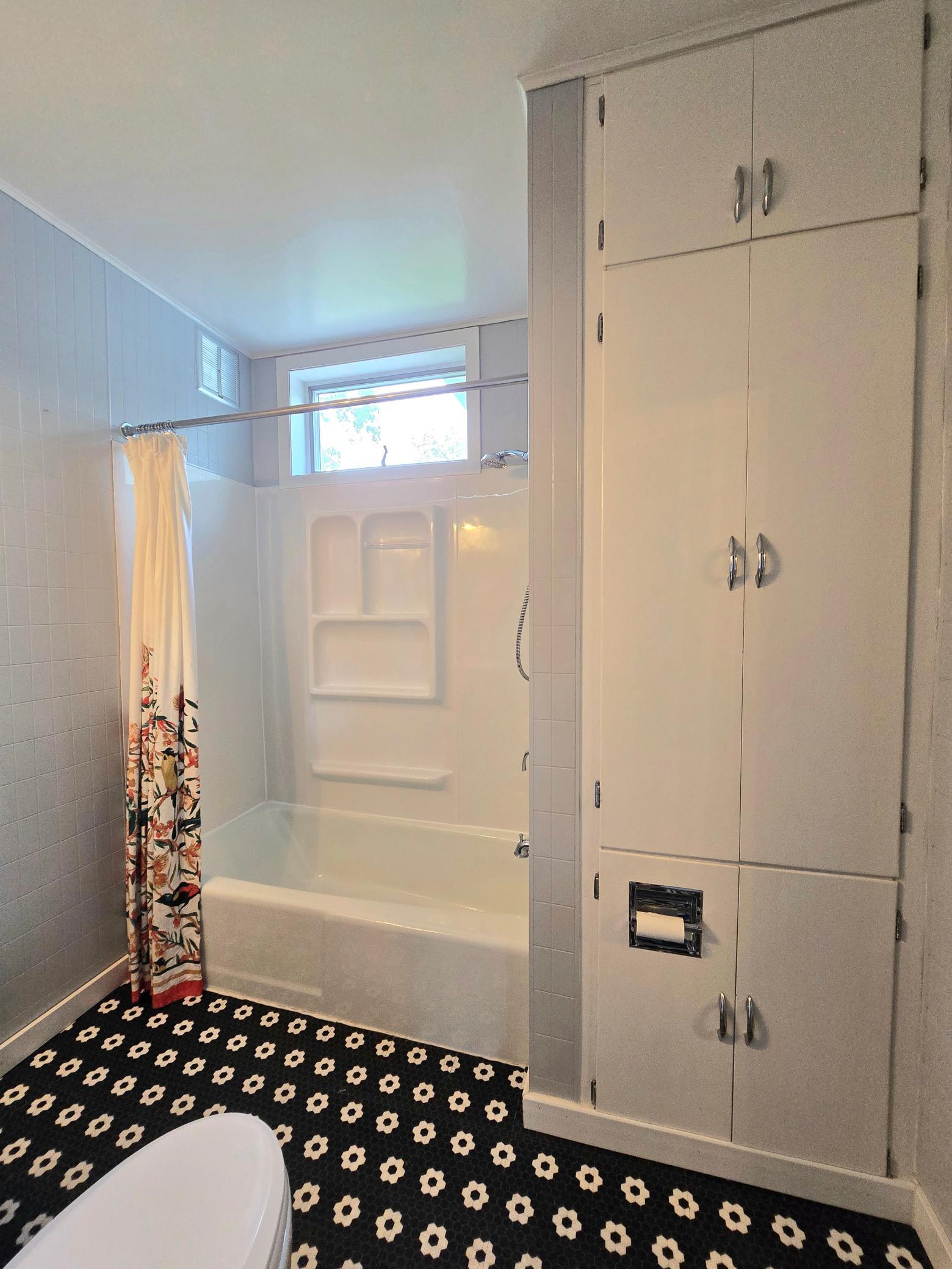 300 Kirkwood Street E Property Photo 28