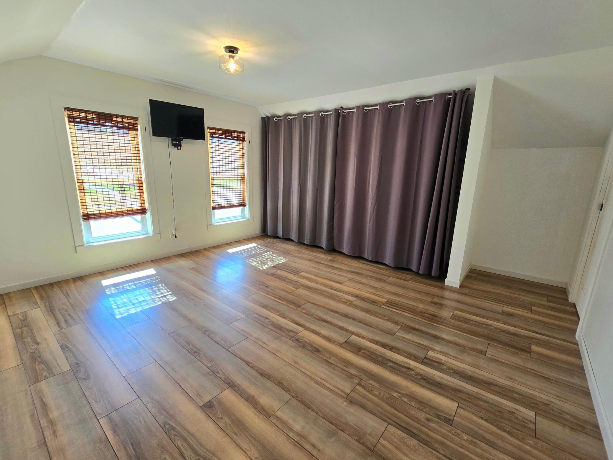 300 Kirkwood Street E Property Photo 35
