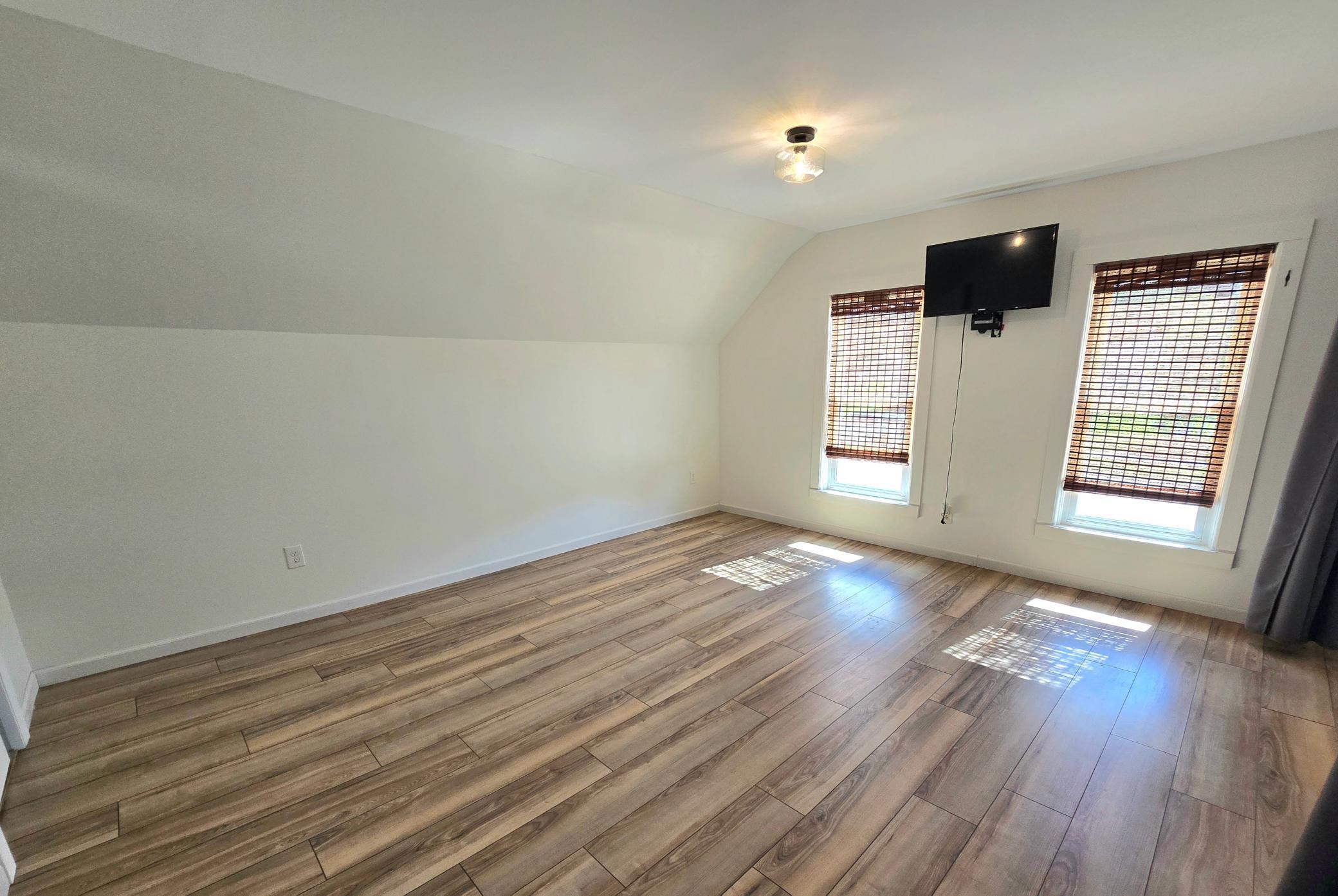 300 Kirkwood Street E Property Photo 37
