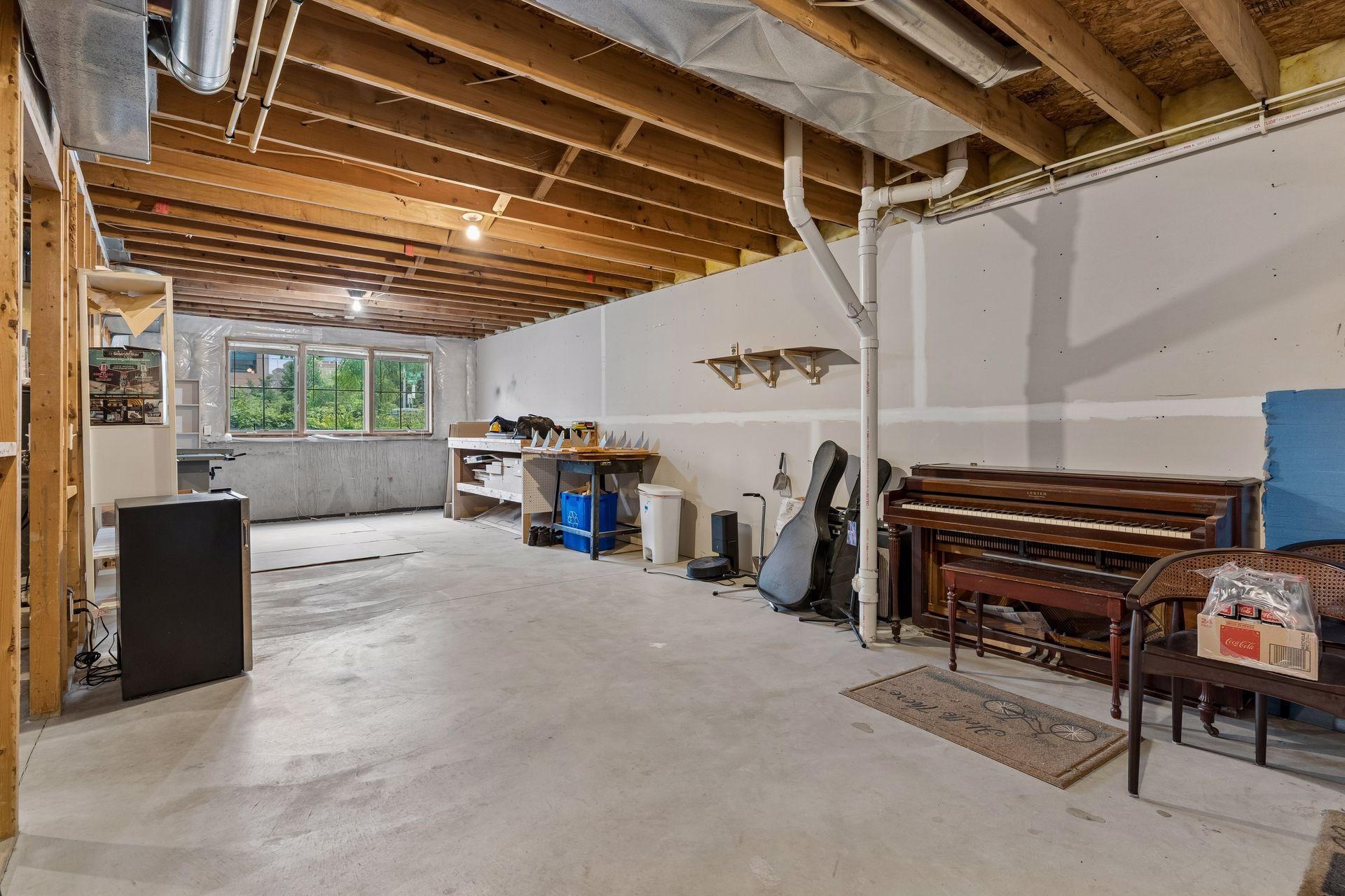 724 E 25th Street Property Photo 32