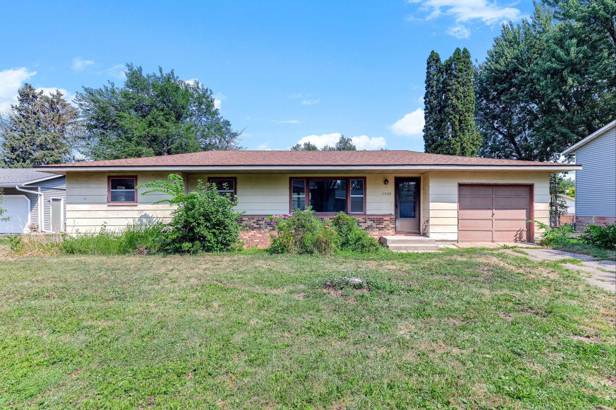 1334 21st Street W Property Photo 1