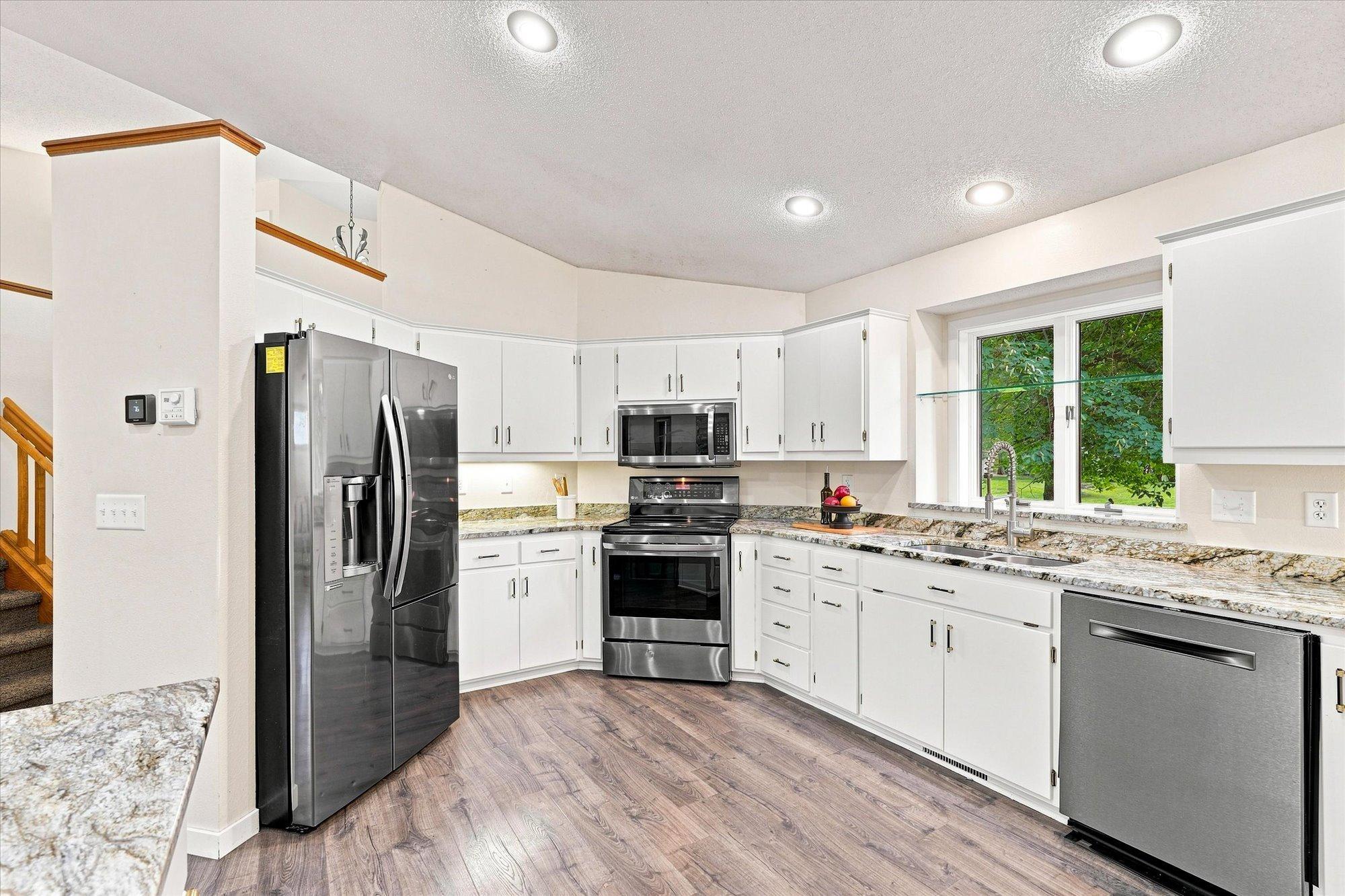 2608 Edgewood Circle Property Photo 4