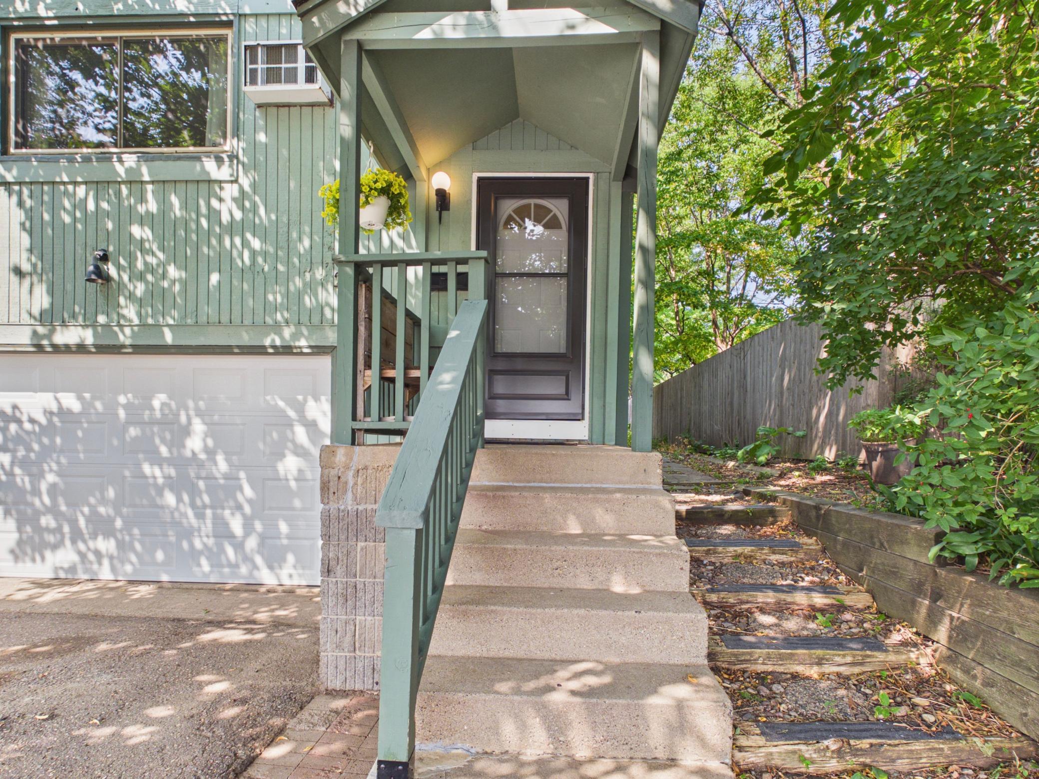 2608 Clinton Avenue Property Photo 3