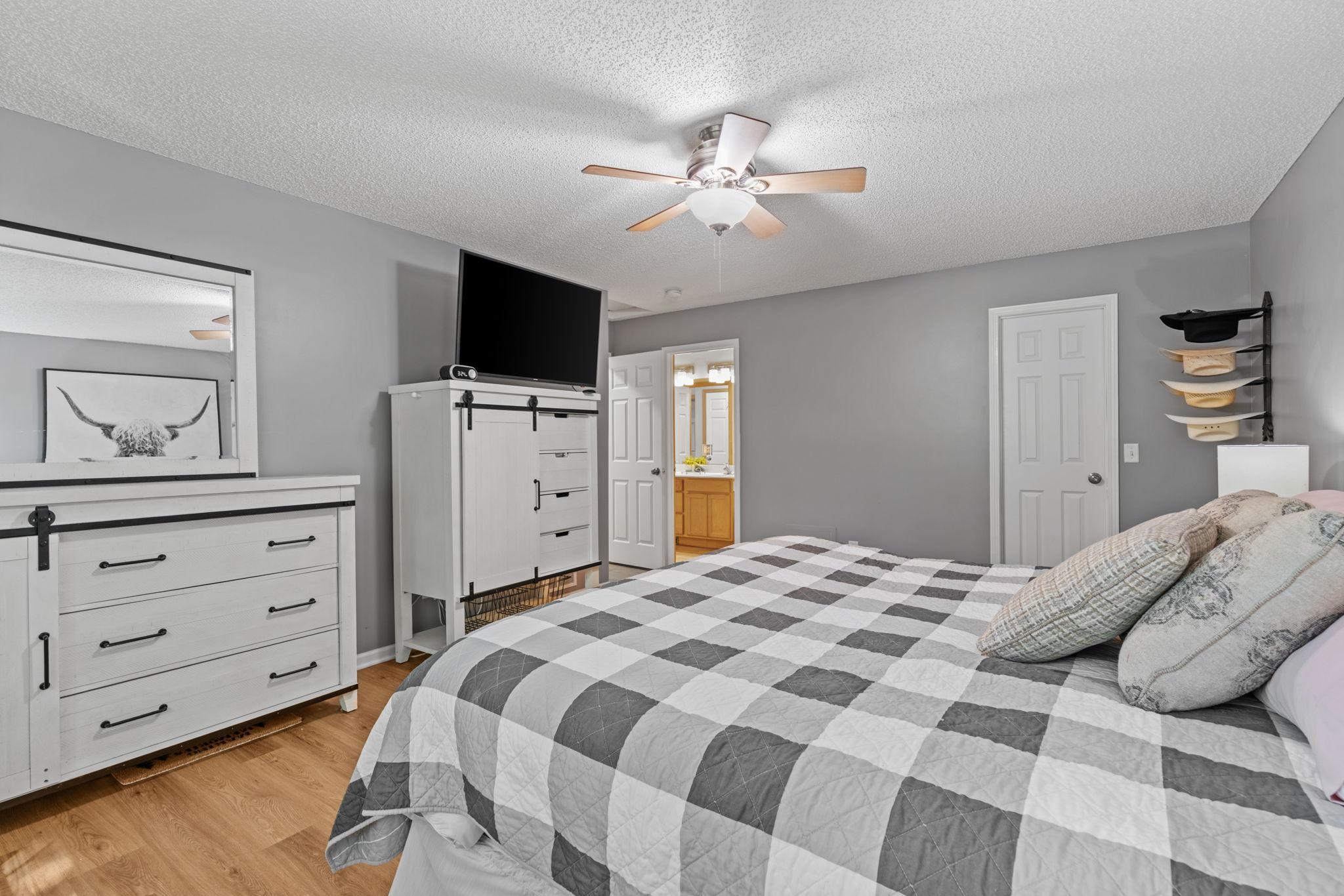21233 Independence Avenue Property Photo 10