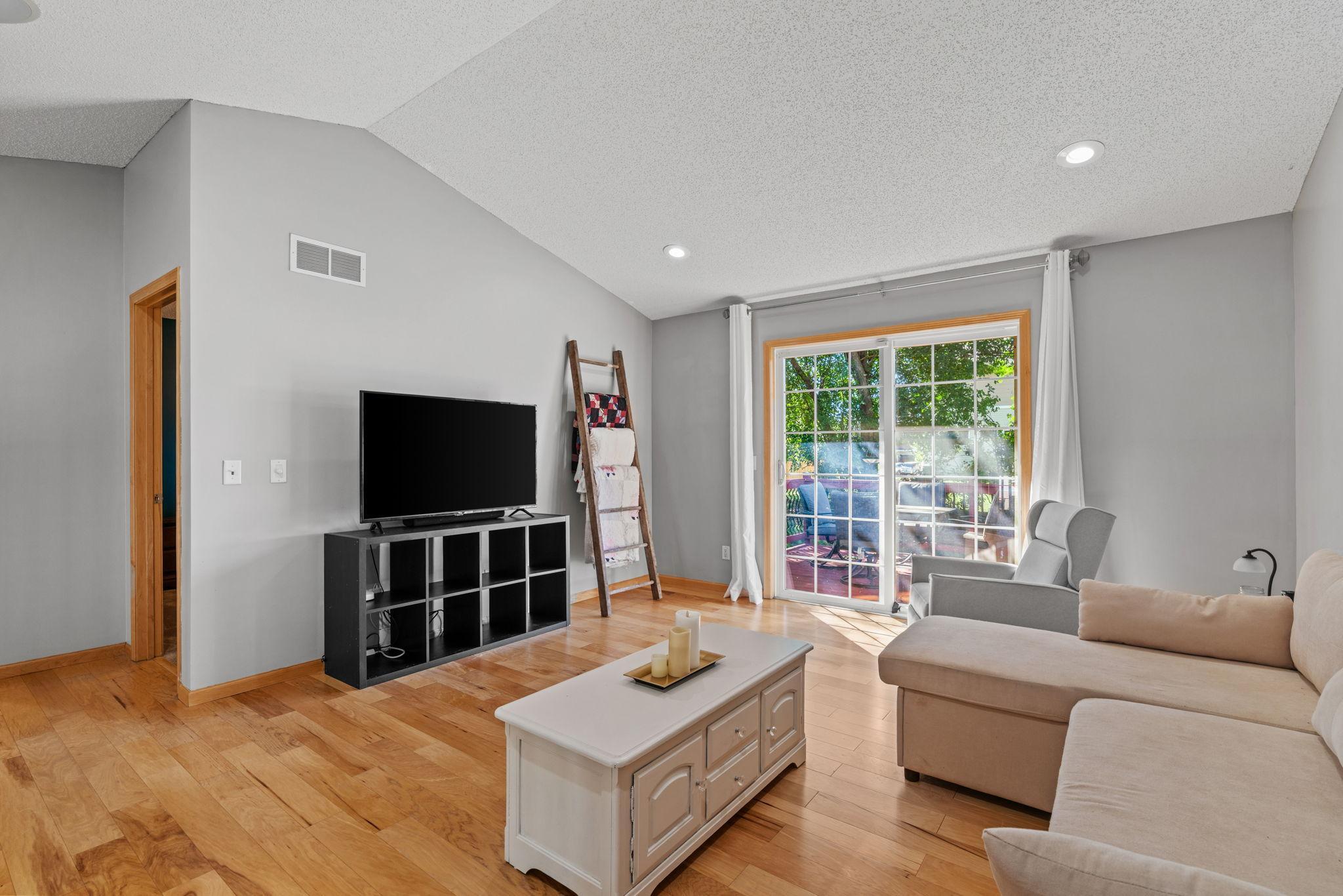 21233 Independence Avenue Property Photo 12