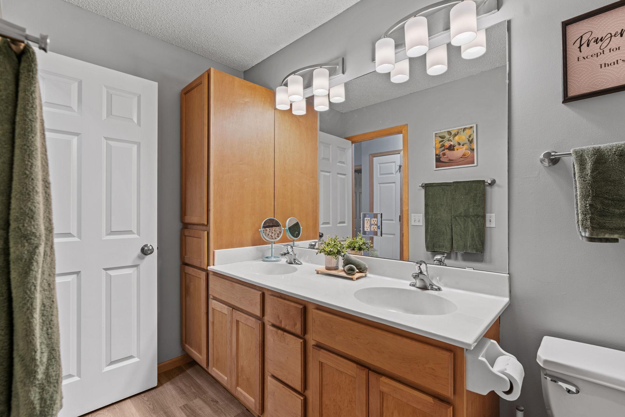 21233 Independence Avenue Property Photo 14