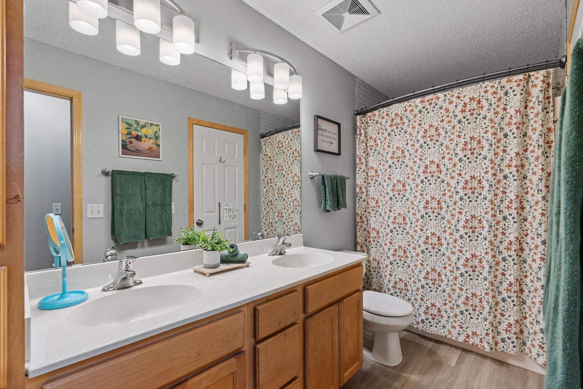 21233 Independence Avenue Property Photo 15