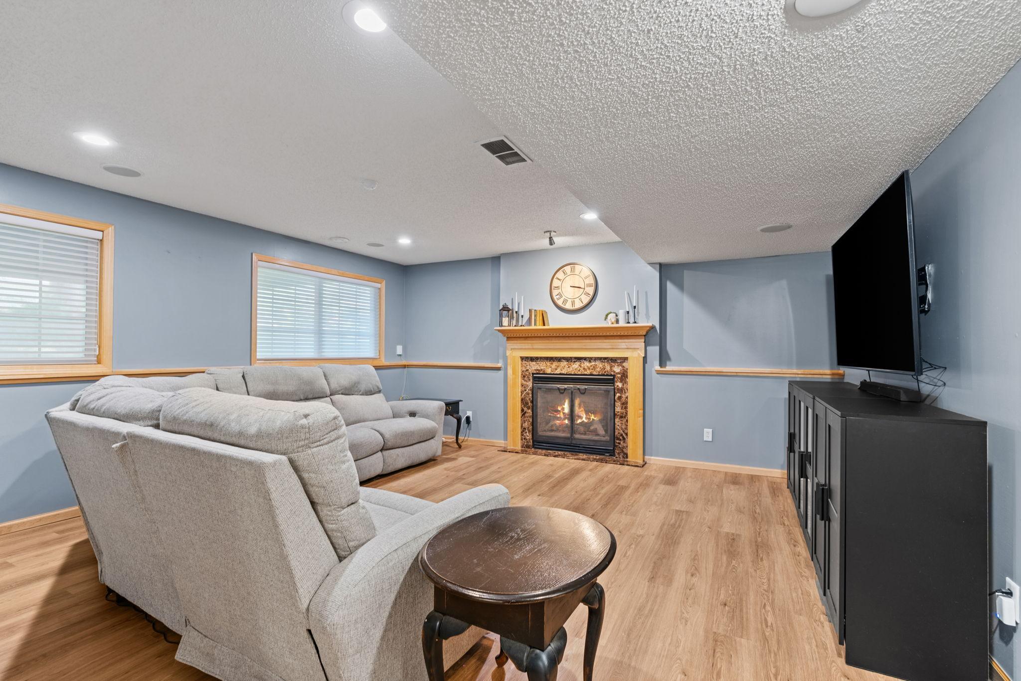 21233 Independence Avenue Property Photo 16