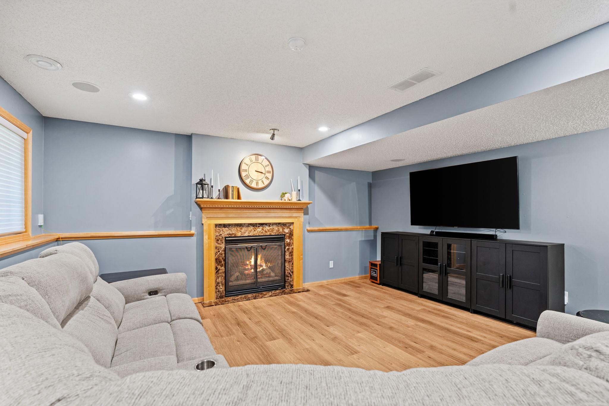 21233 Independence Avenue Property Photo 17