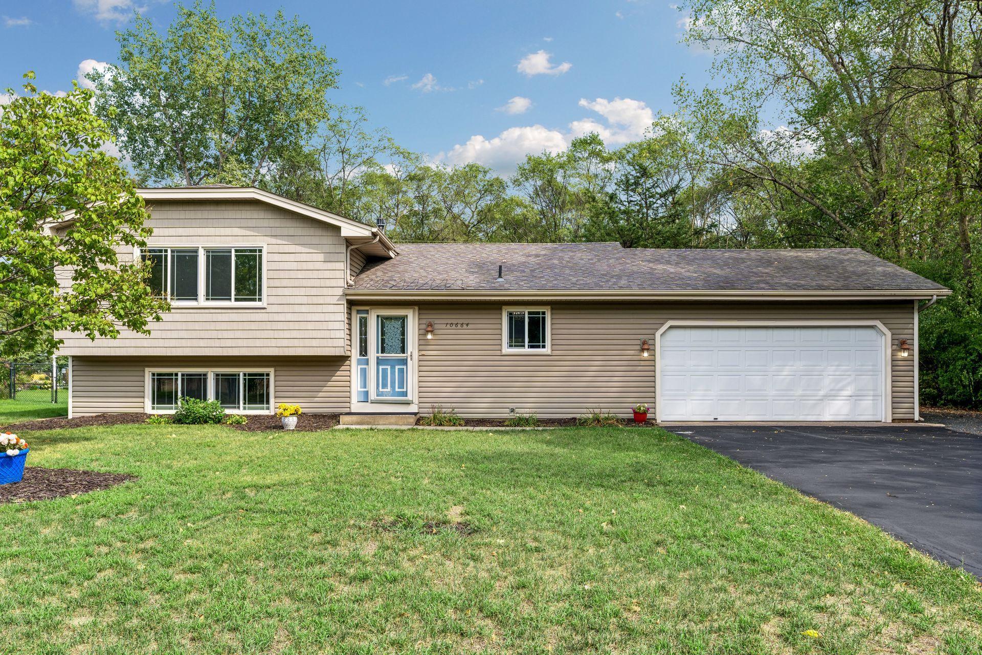 10664 Kyle Avenue N Property Photo 1