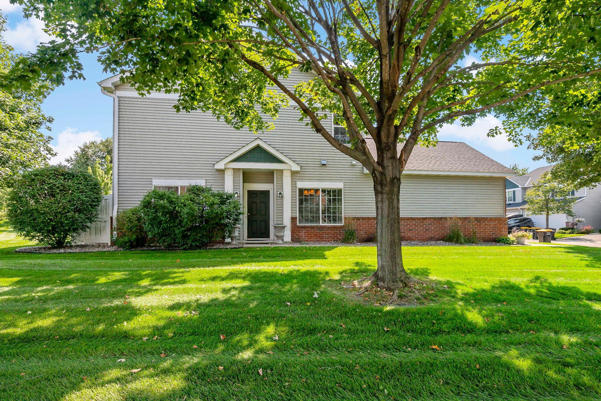 8012 Stratford Circle S Property Photo 5