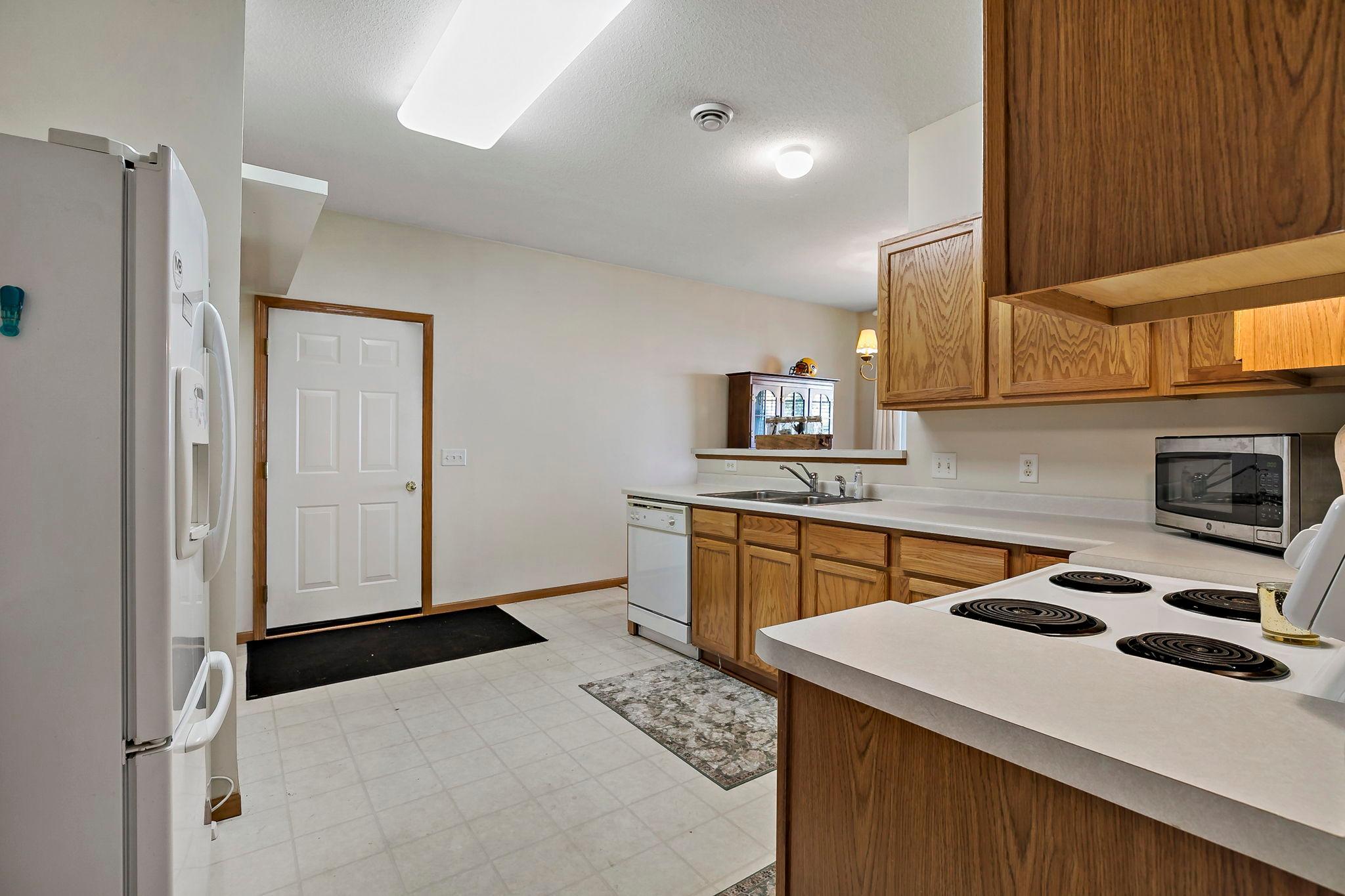 8012 Stratford Circle S Property Photo 27
