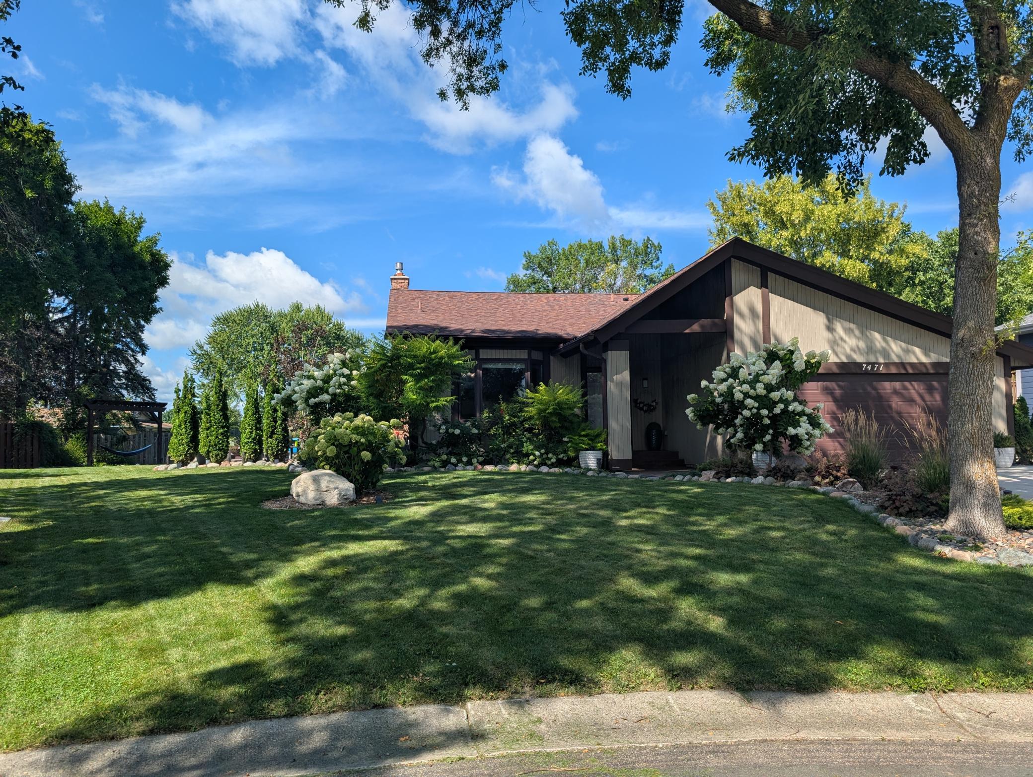 7471 Saratoga Drive Property Photo 1