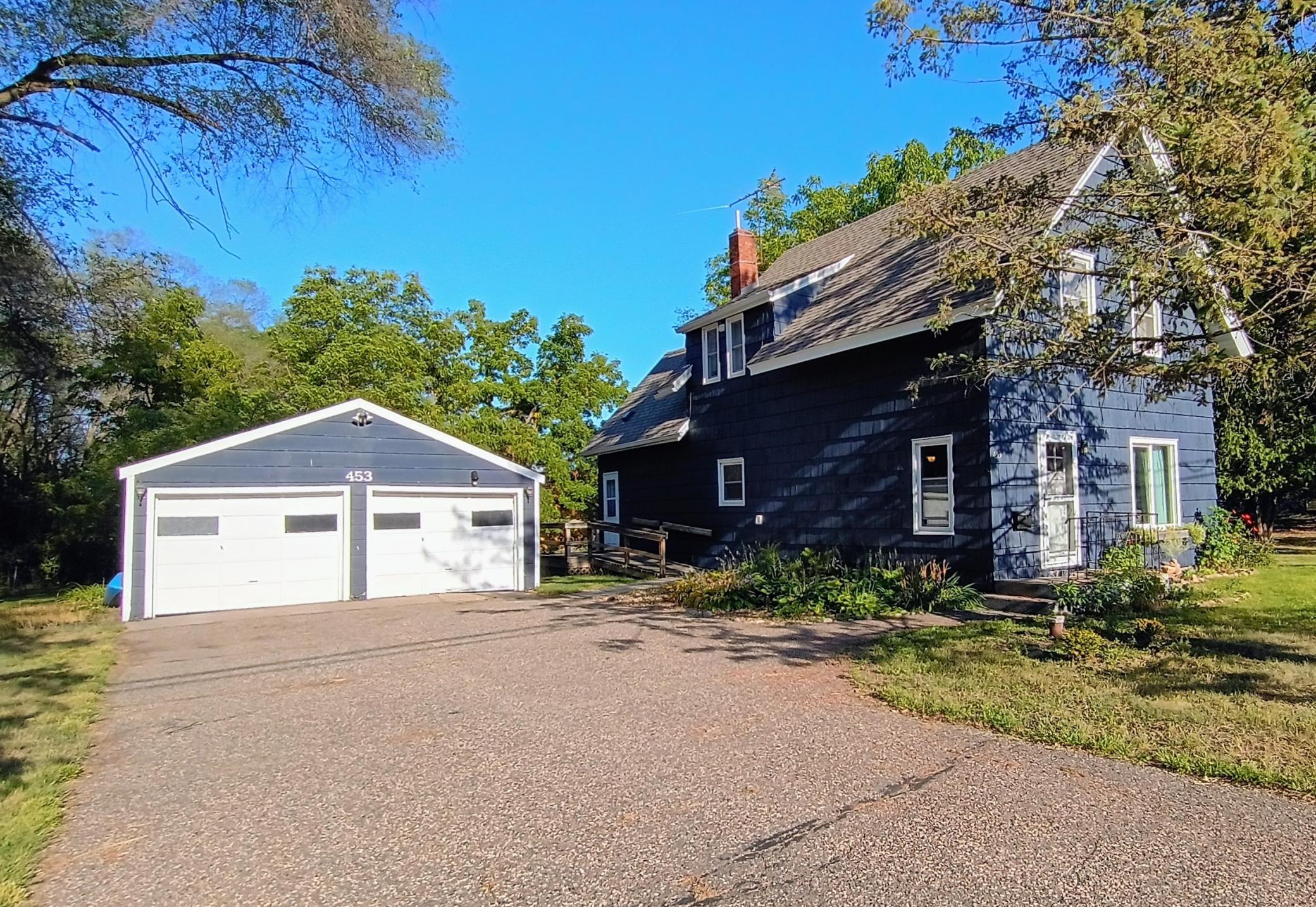 453 Quinnell Avenue N Property Photo 1