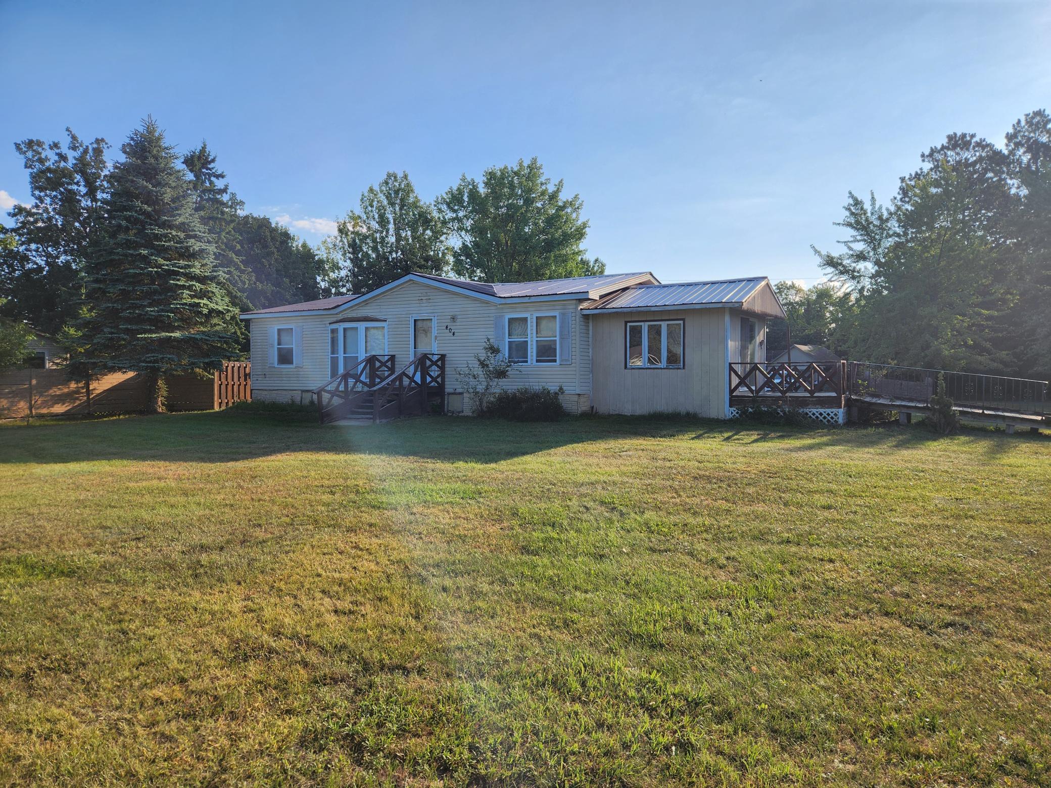 404 Grove Avenue N Property Photo 1