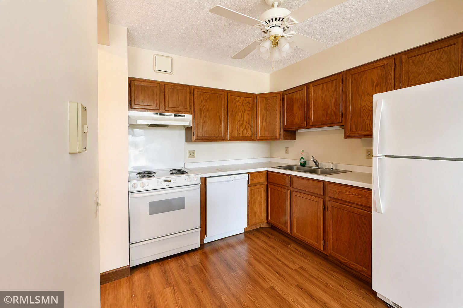 7600 Golden Valley Road 304 Property Photo 2