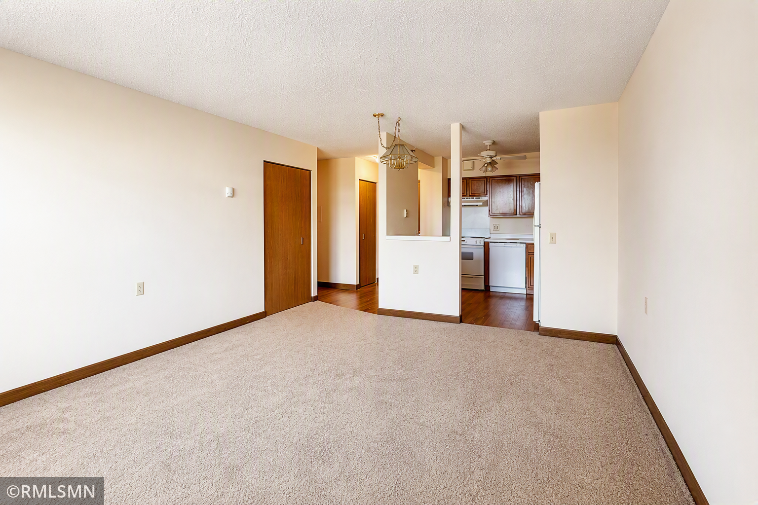 7600 Golden Valley Road 304 Property Photo 3