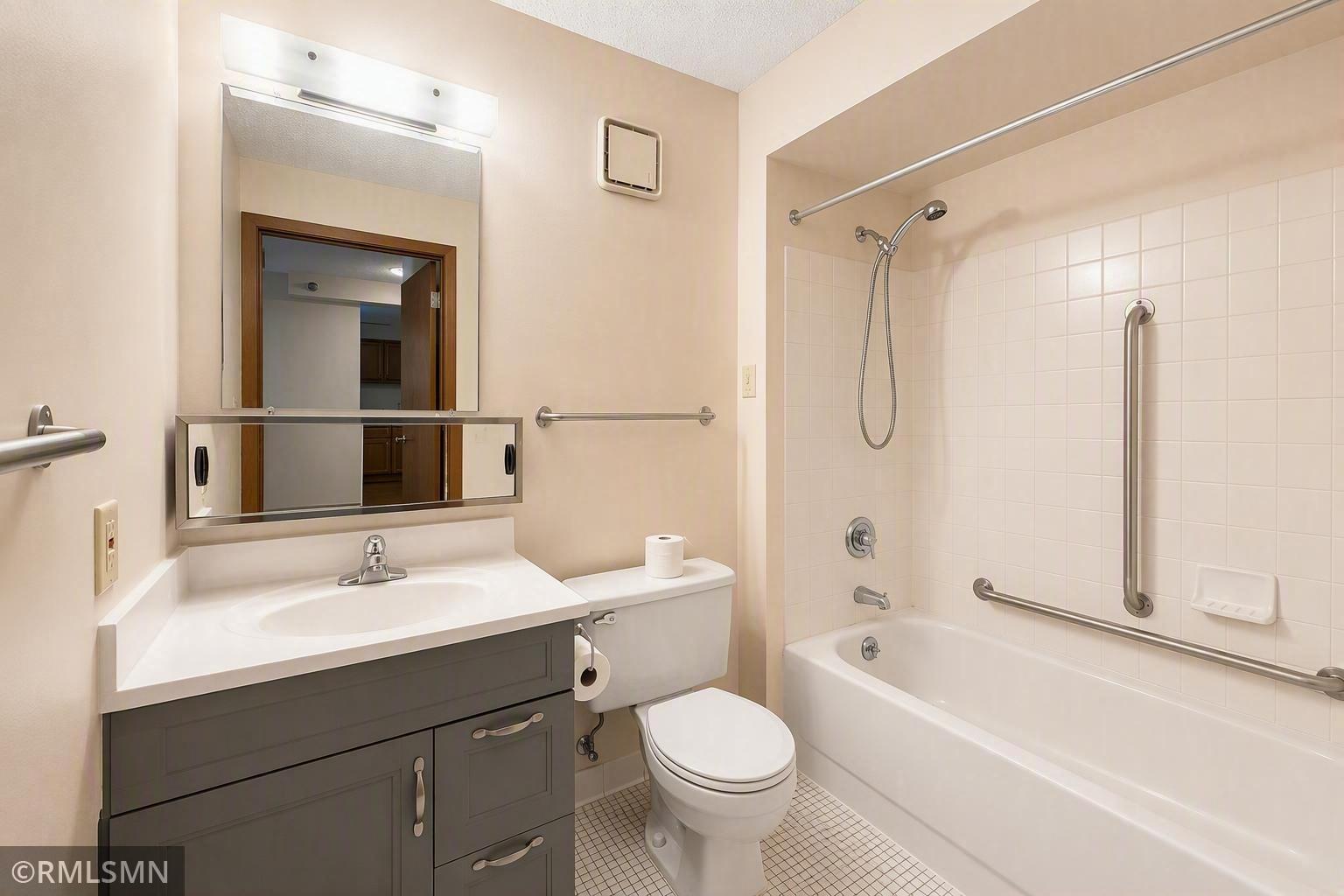 7600 Golden Valley Road 304 Property Photo 6