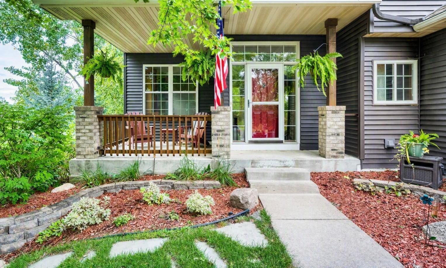 924 36th Street W Property Photo 1