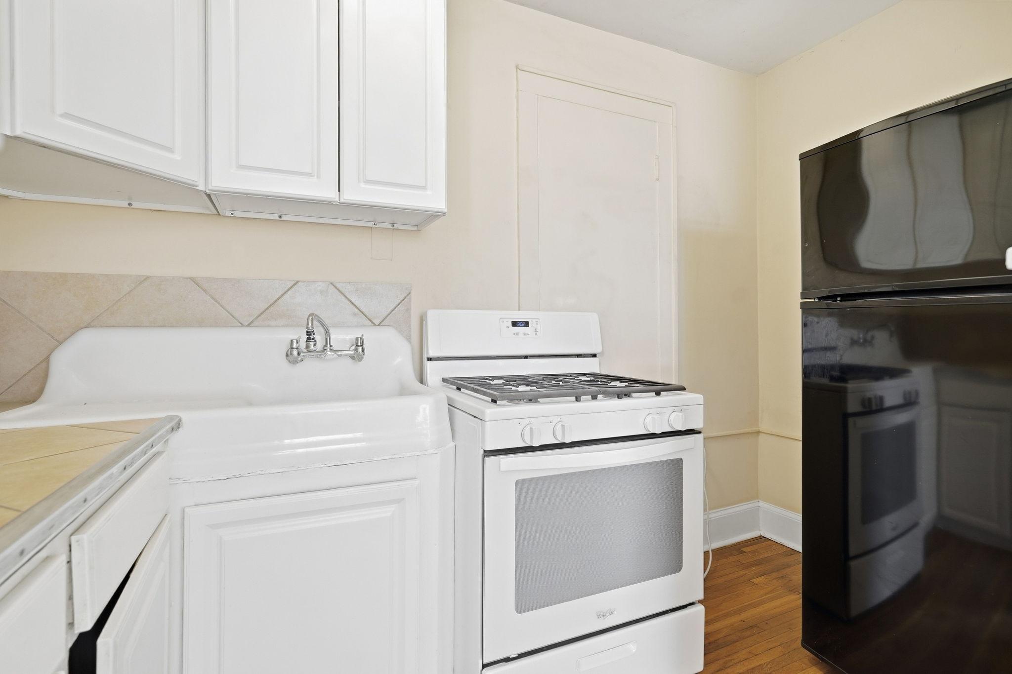 2545 Garfield Avenue A Property Photo 8