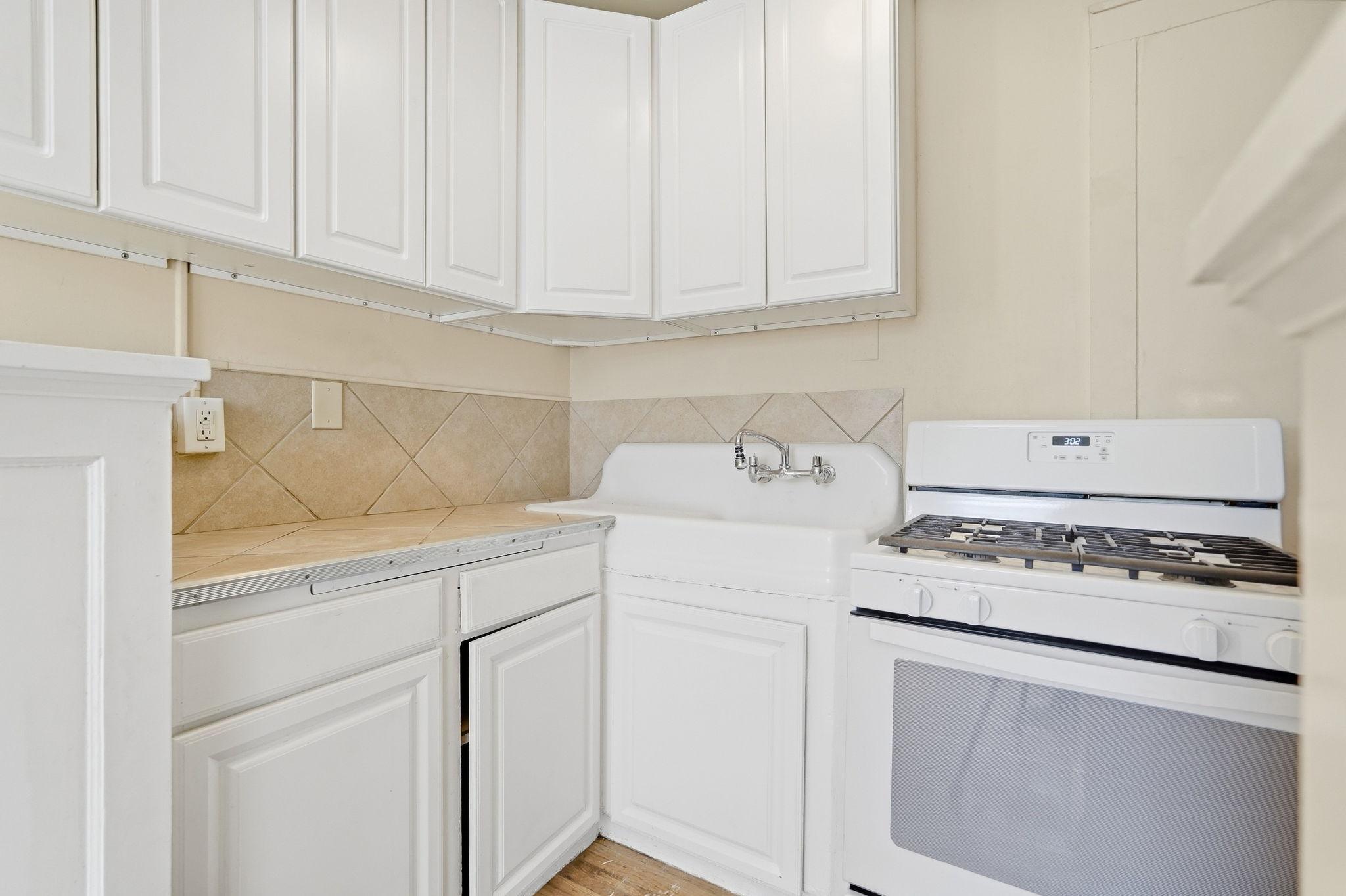 2545 Garfield Avenue A Property Photo 9