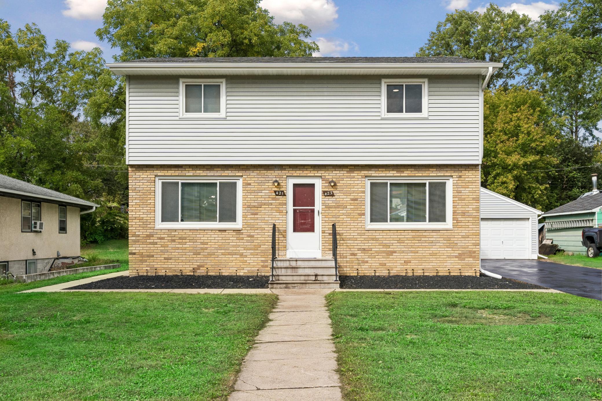 421/423 Nevada Avenue E Property Photo 1