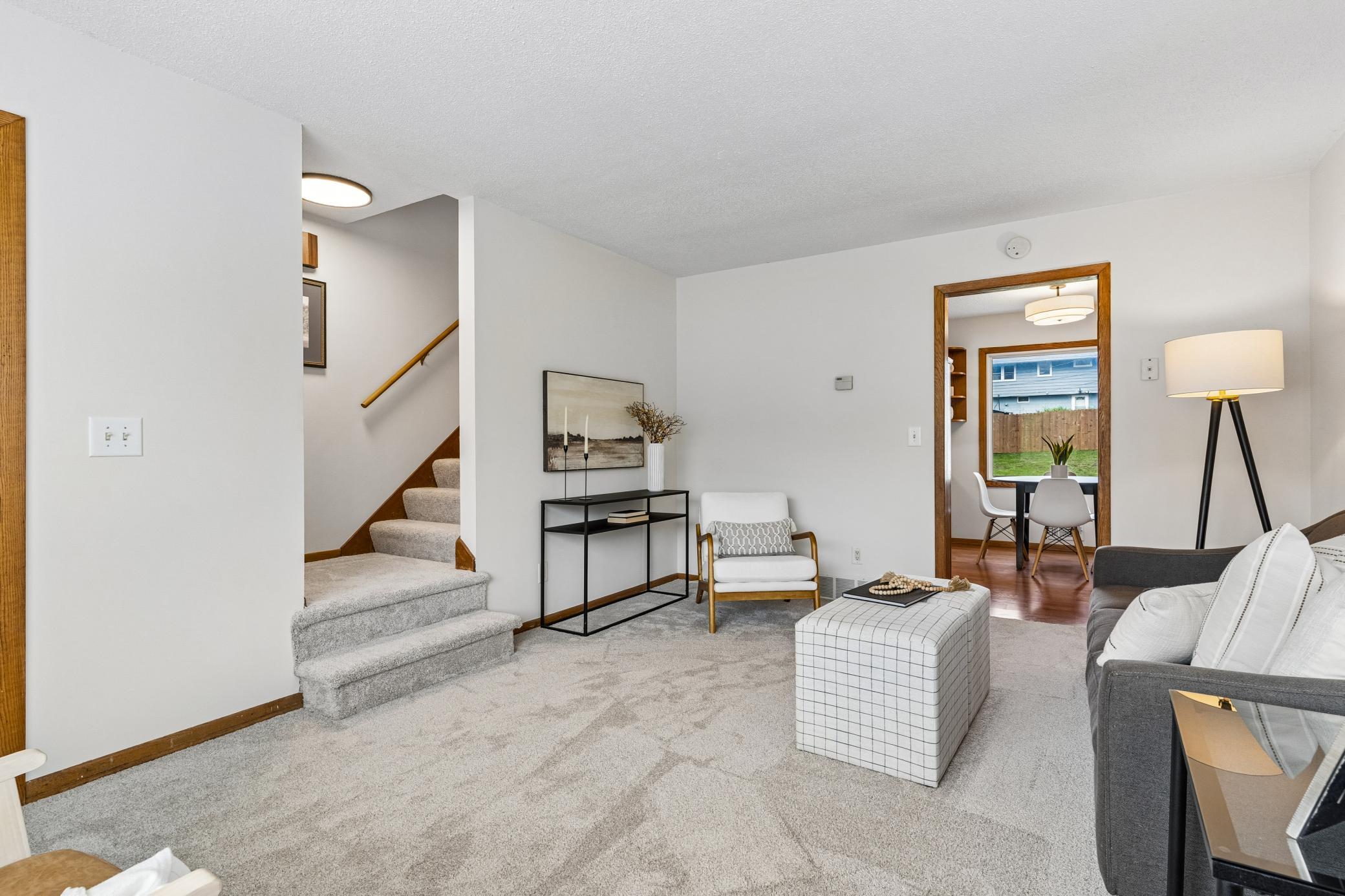 421/423 Nevada Avenue E Property Photo 3