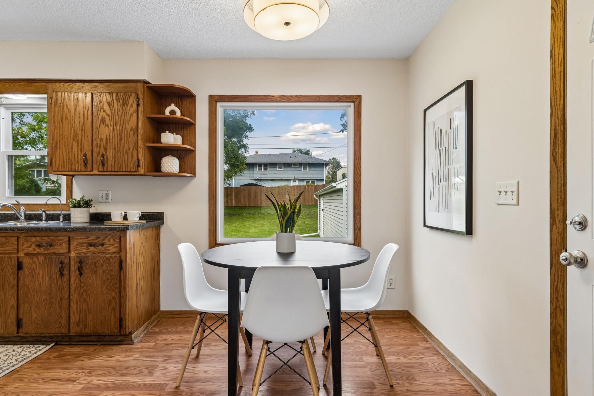 421/423 Nevada Avenue E Property Photo 6