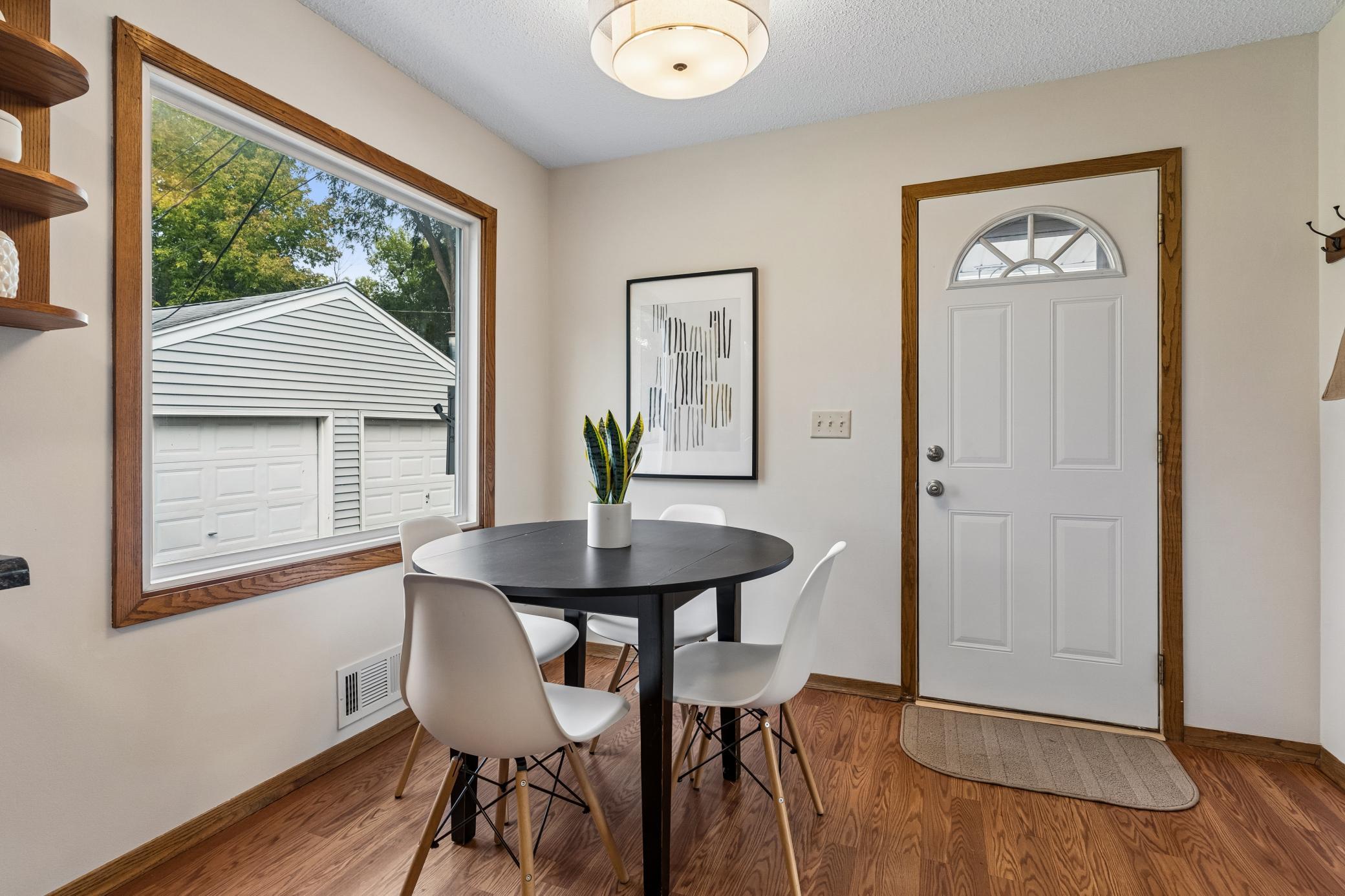 421/423 Nevada Avenue E Property Photo 7