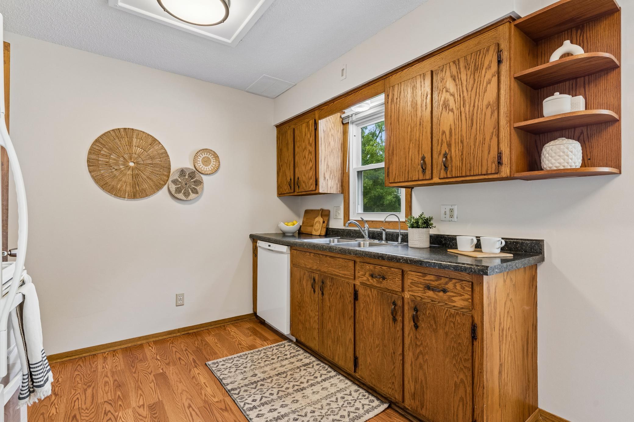 421/423 Nevada Avenue E Property Photo 8