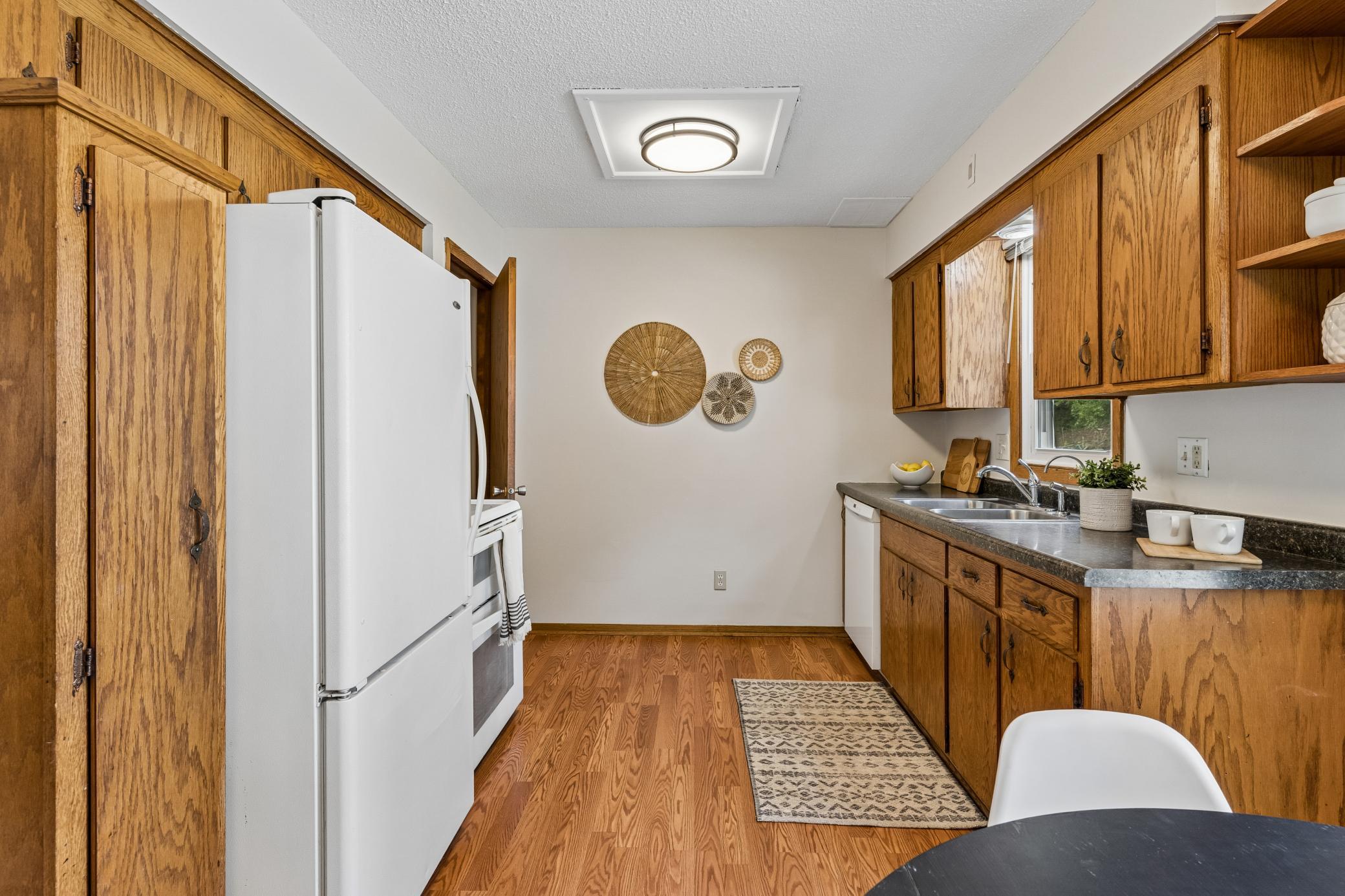 421/423 Nevada Avenue E Property Photo 9