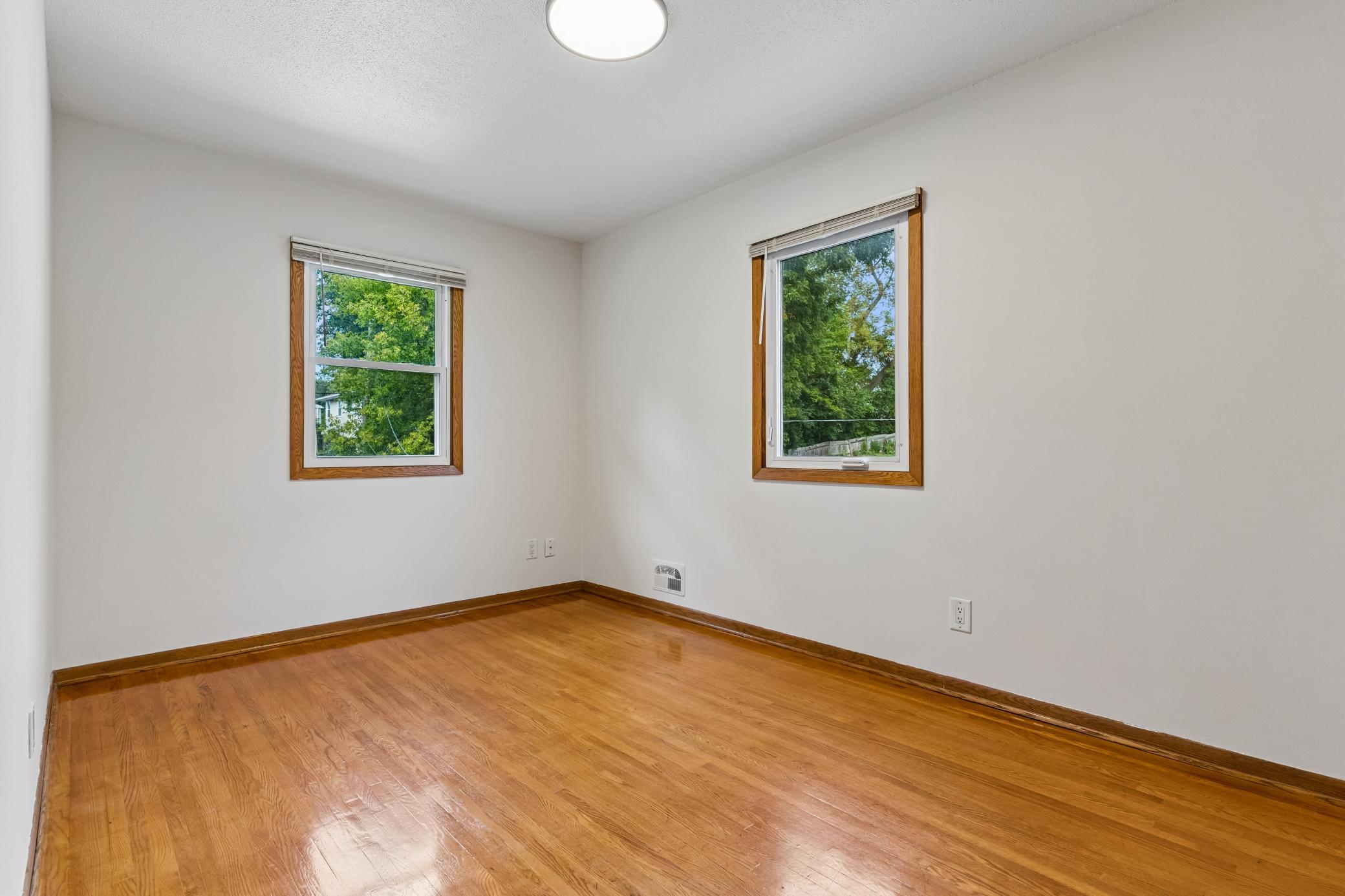 421/423 Nevada Avenue E Property Photo 15