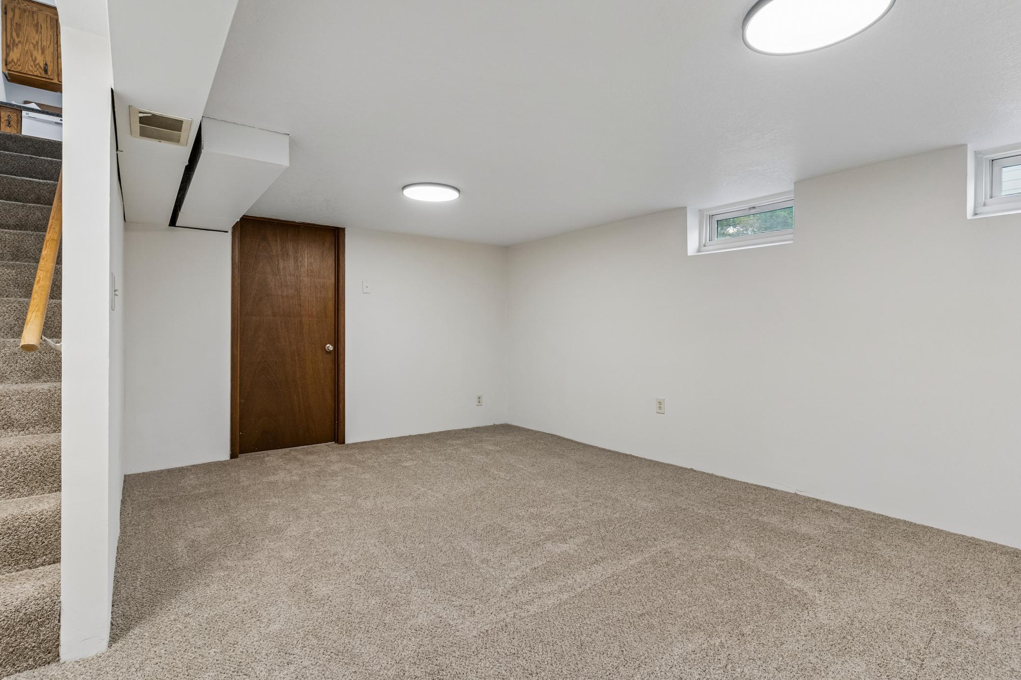 421/423 Nevada Avenue E Property Photo 18