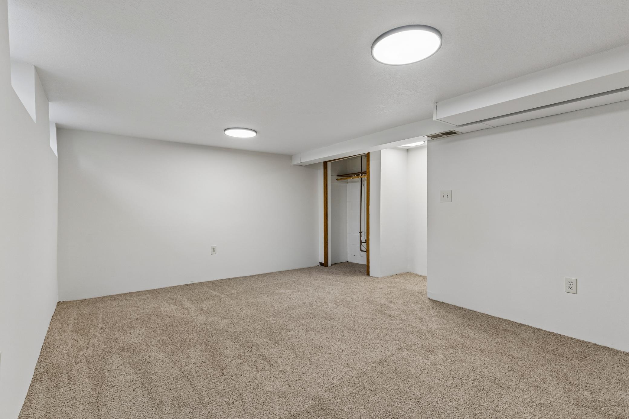 421/423 Nevada Avenue E Property Photo 19