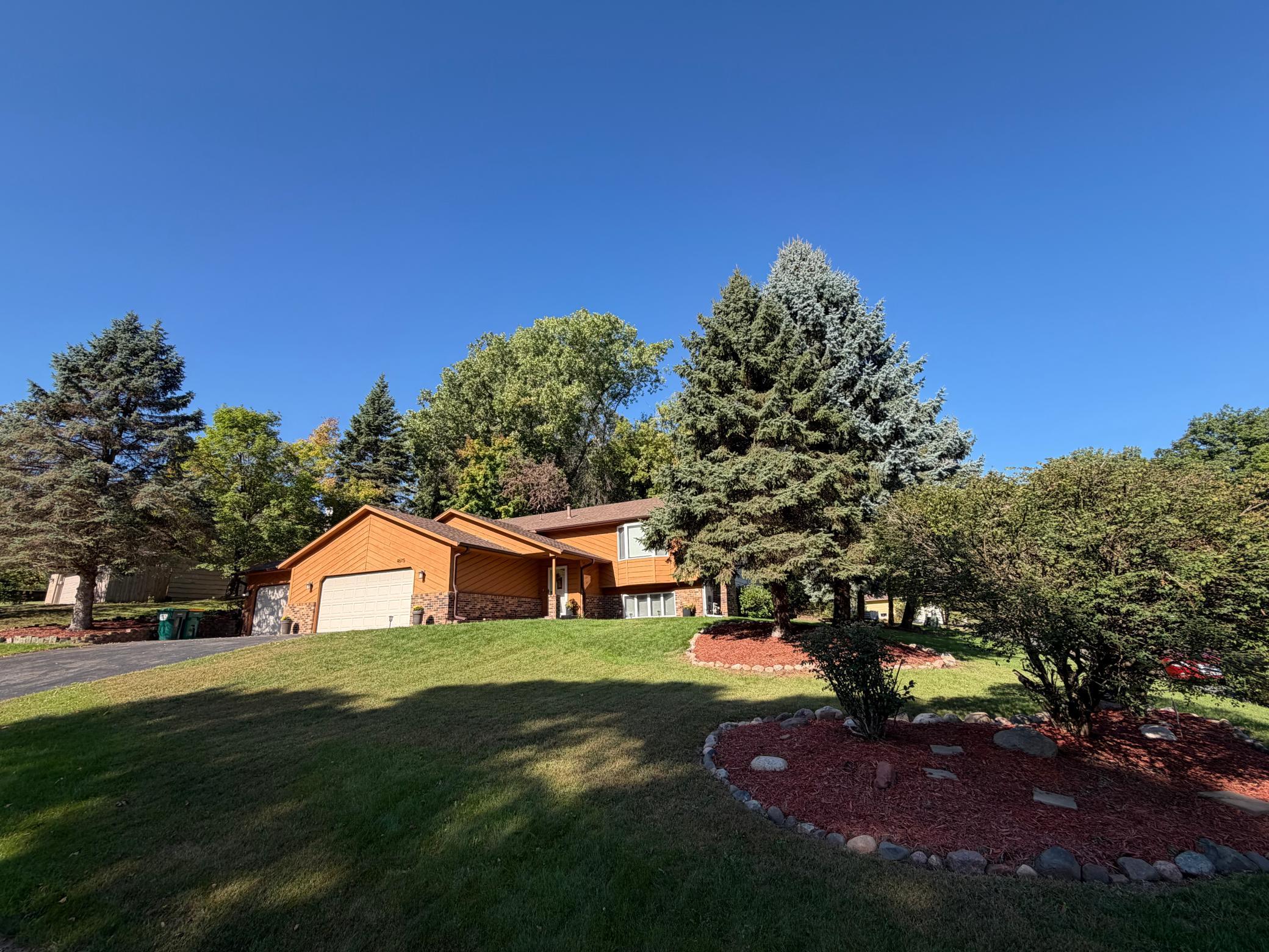 4615 Parkridge Drive Property Photo 3