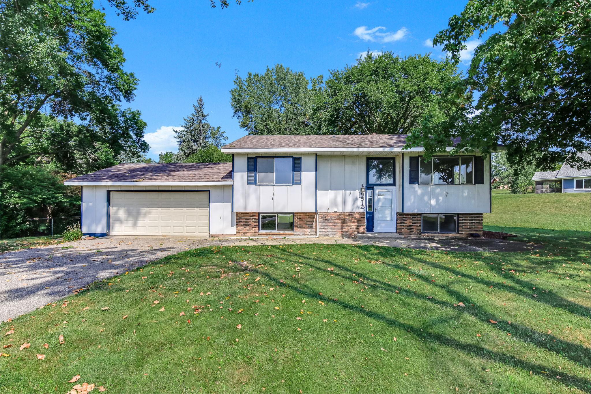 5512 Woodside Road Se Property Photo 1