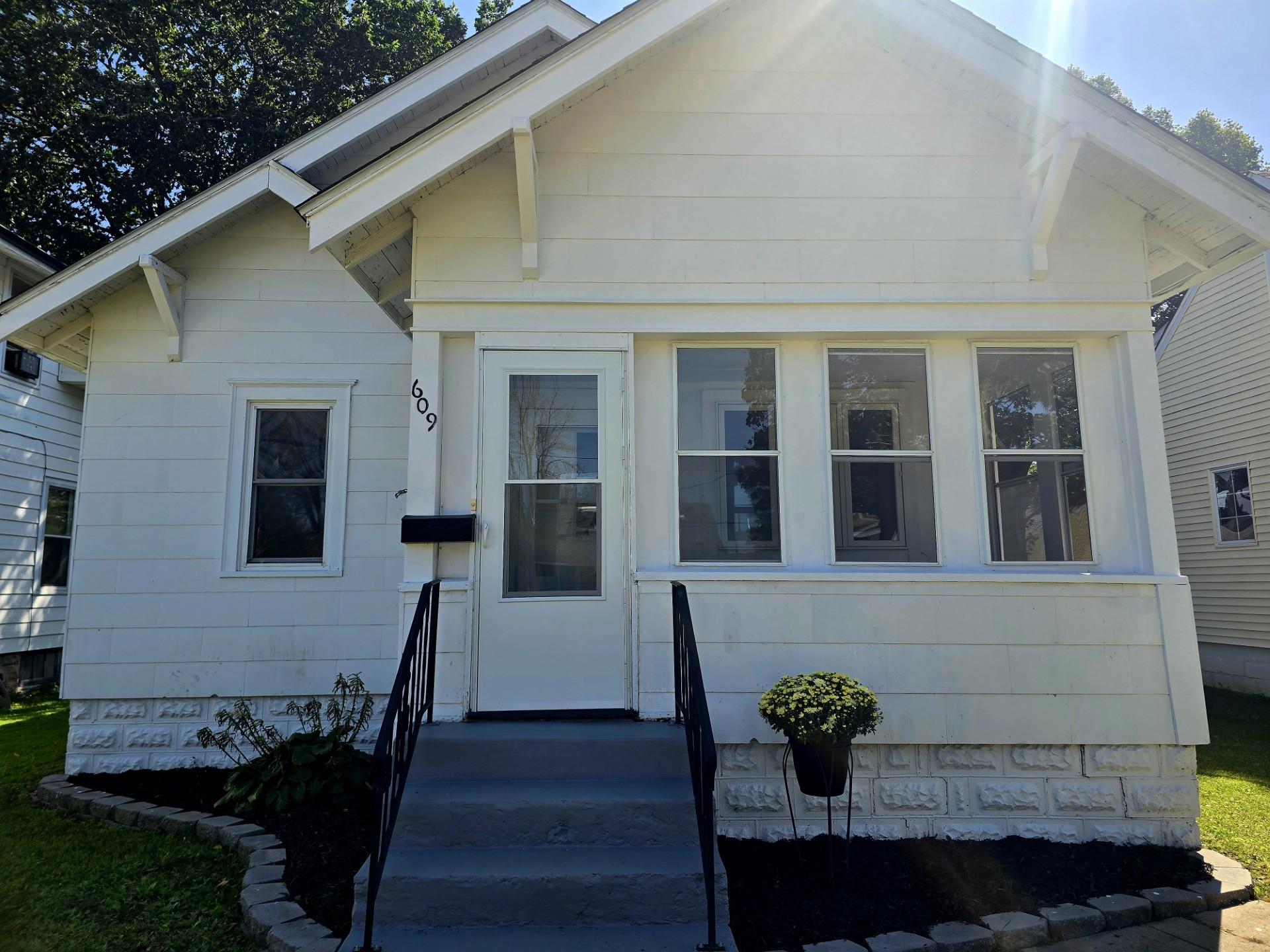 609 9th Avenue SW Property Photo 1